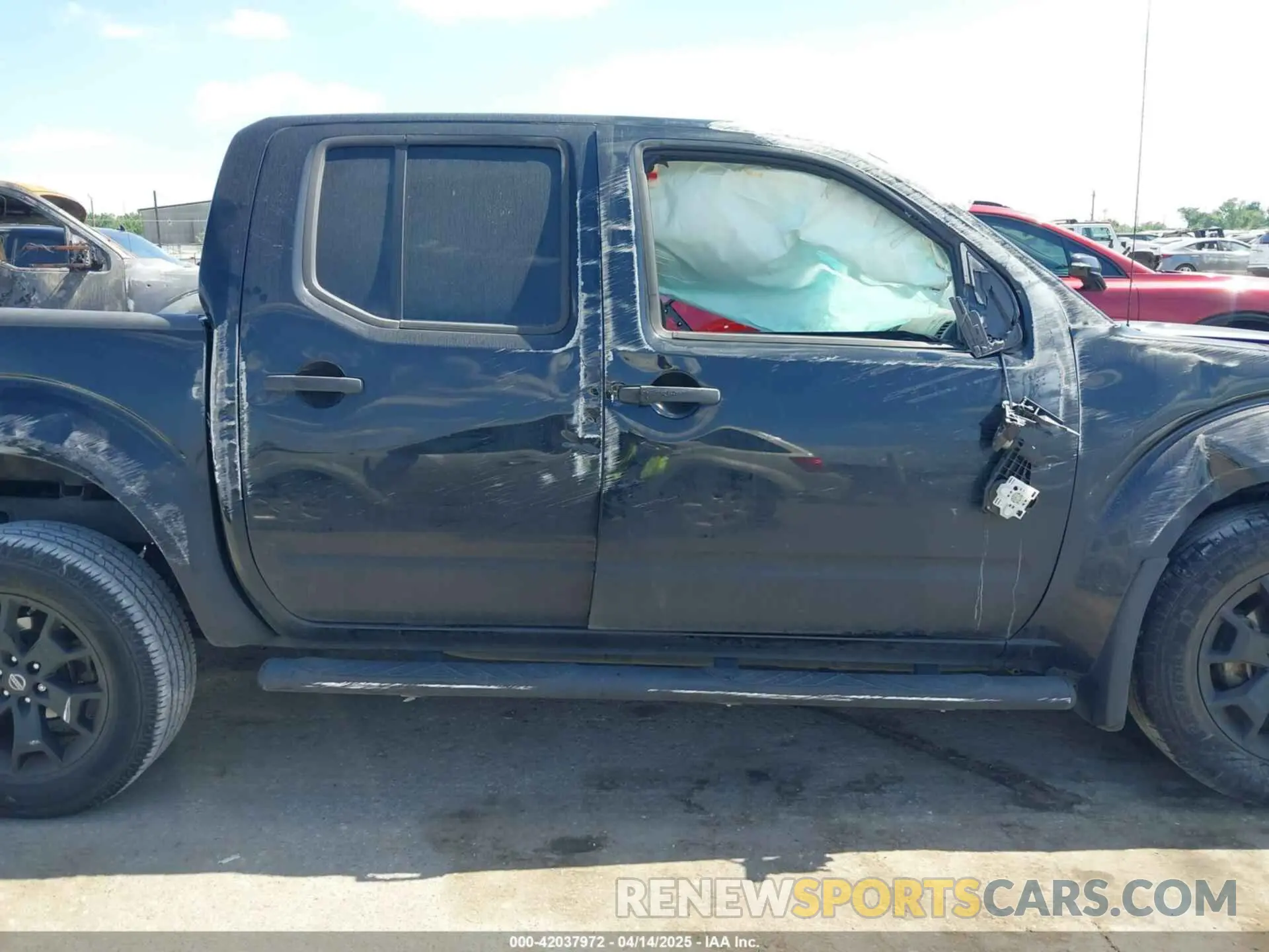13 Photograph of a damaged car 1N6AD0ER0KN783985 NISSAN FRONTIER 2019