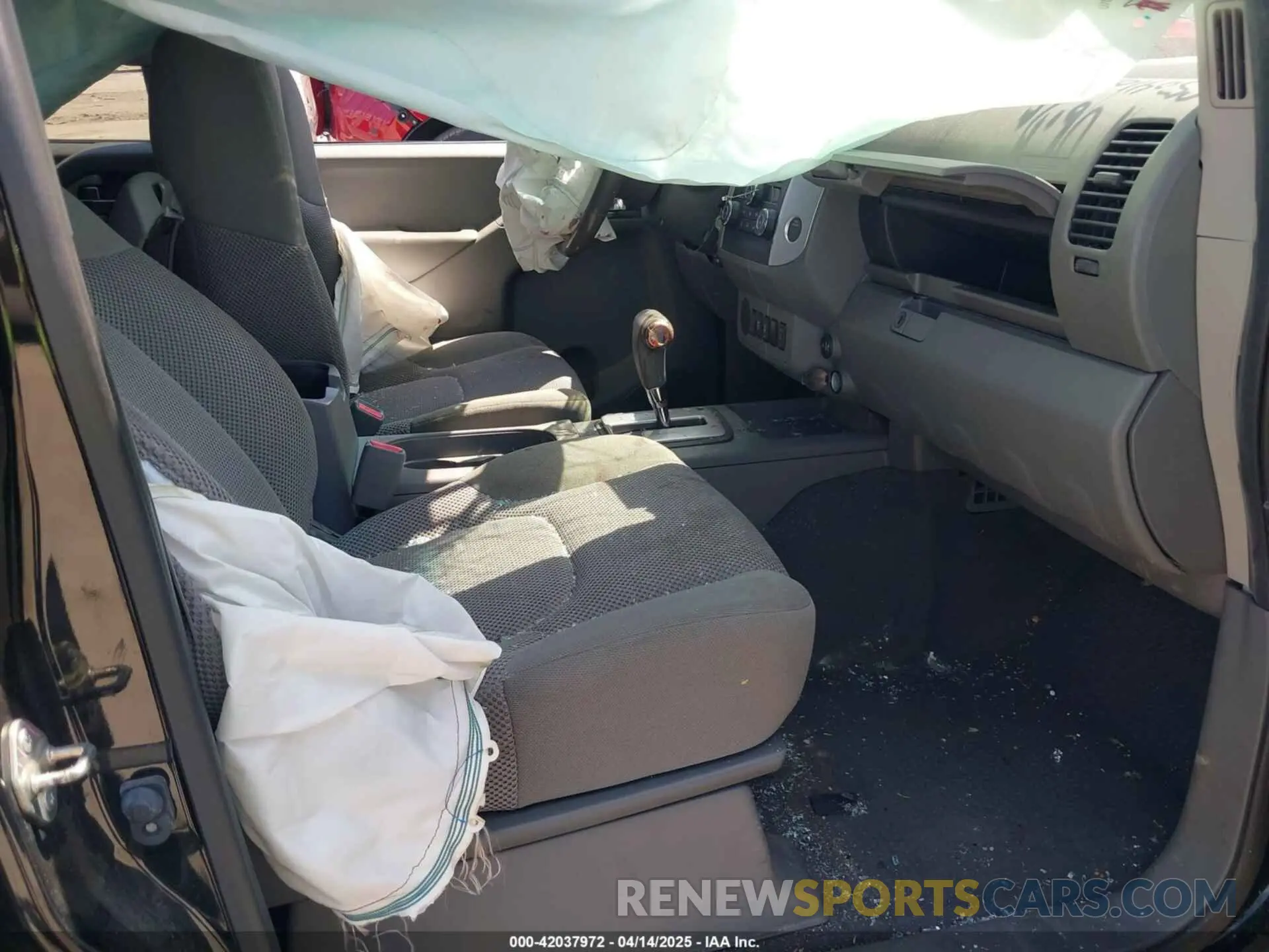 5 Photograph of a damaged car 1N6AD0ER0KN783985 NISSAN FRONTIER 2019