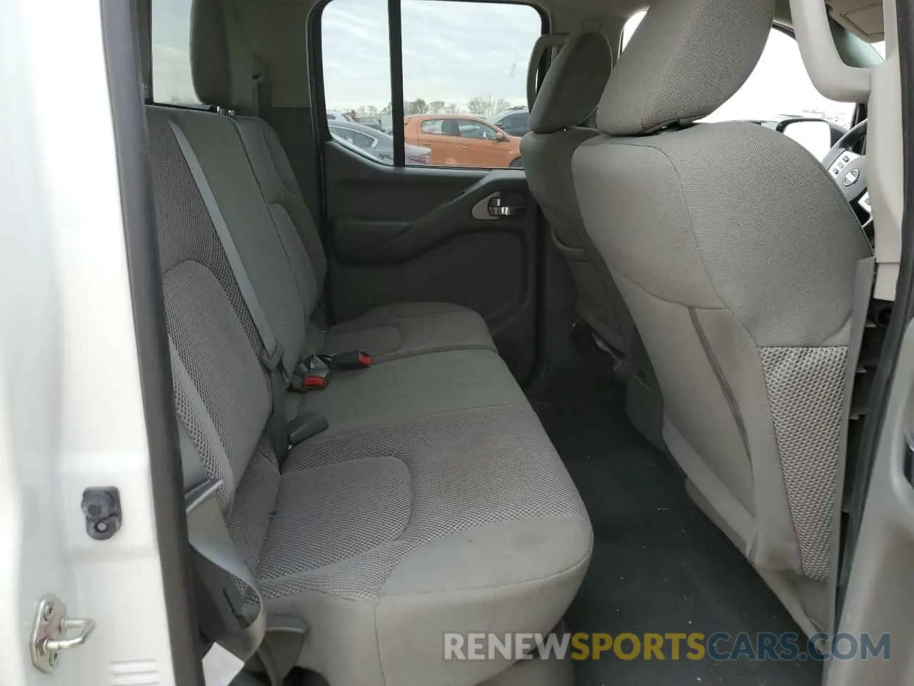 10 Photograph of a damaged car 1N6AD0ER0KN787857 NISSAN FRONTIER 2019