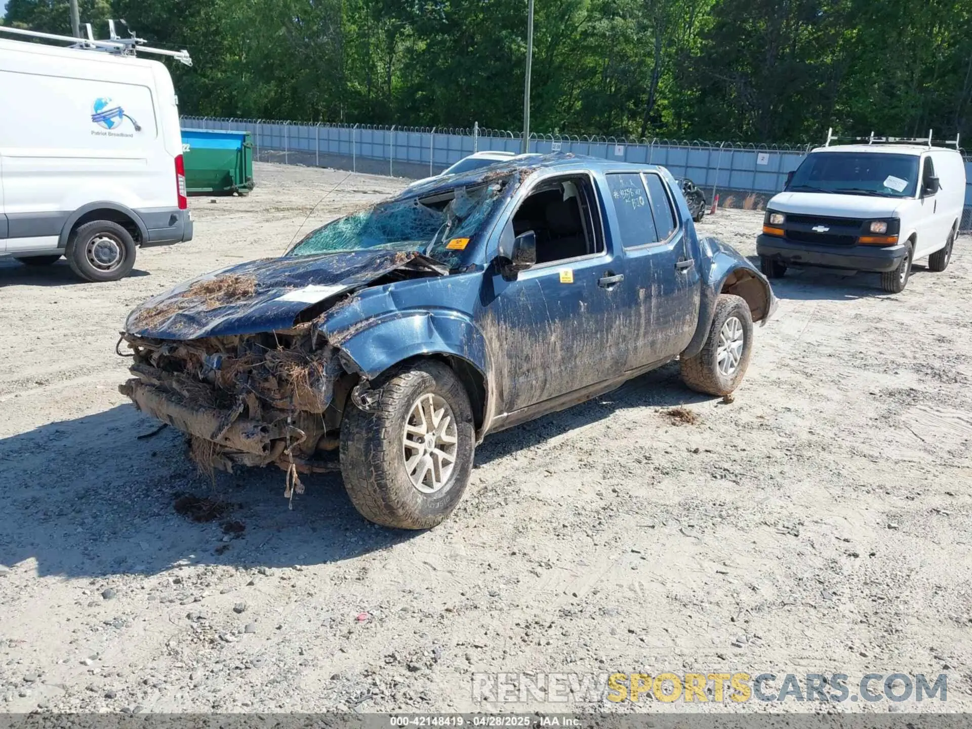 2 Photograph of a damaged car 1N6AD0ER1KN723309 NISSAN FRONTIER 2019