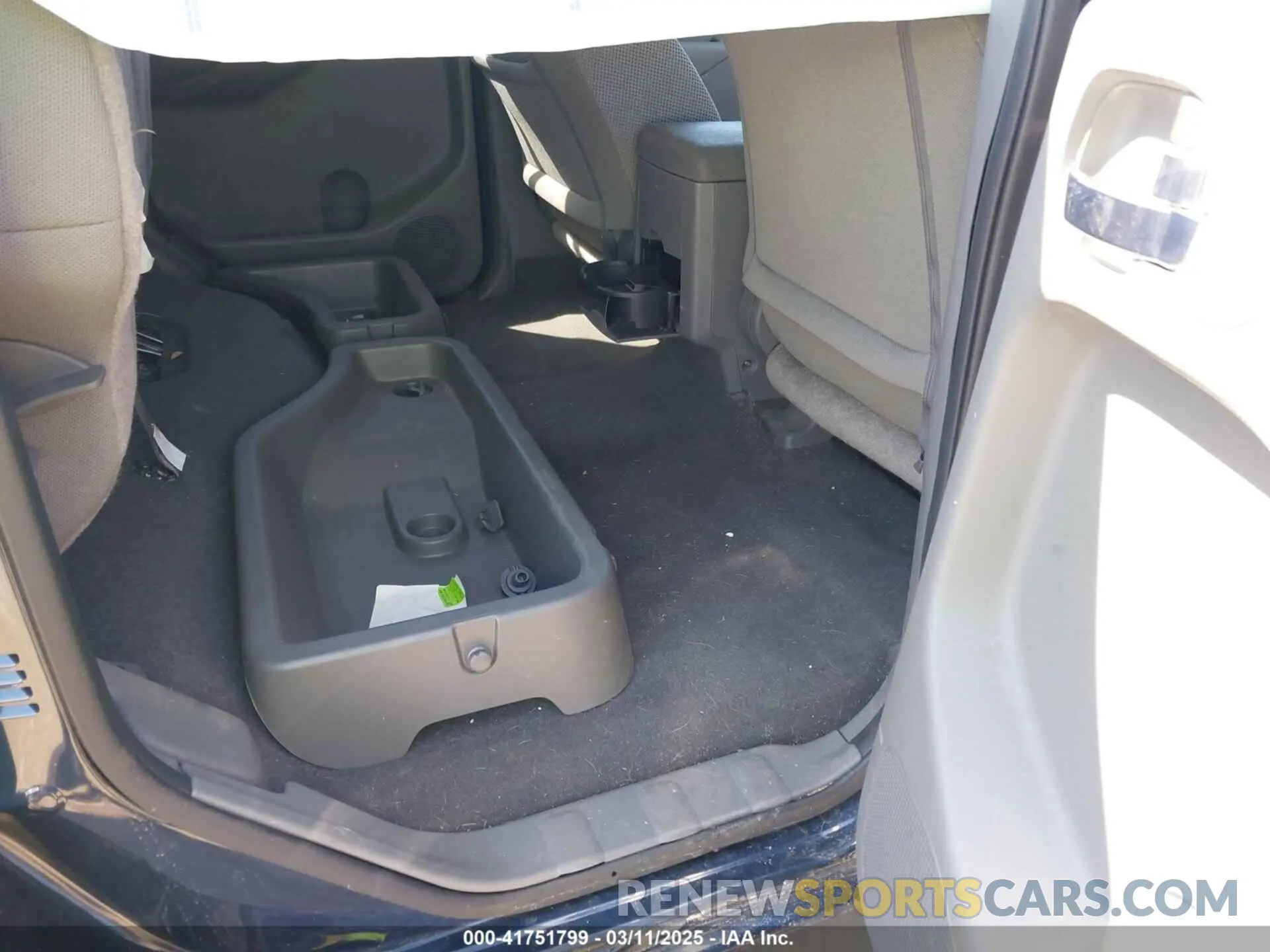8 Photograph of a damaged car 1N6AD0ER1KN771764 NISSAN FRONTIER 2019