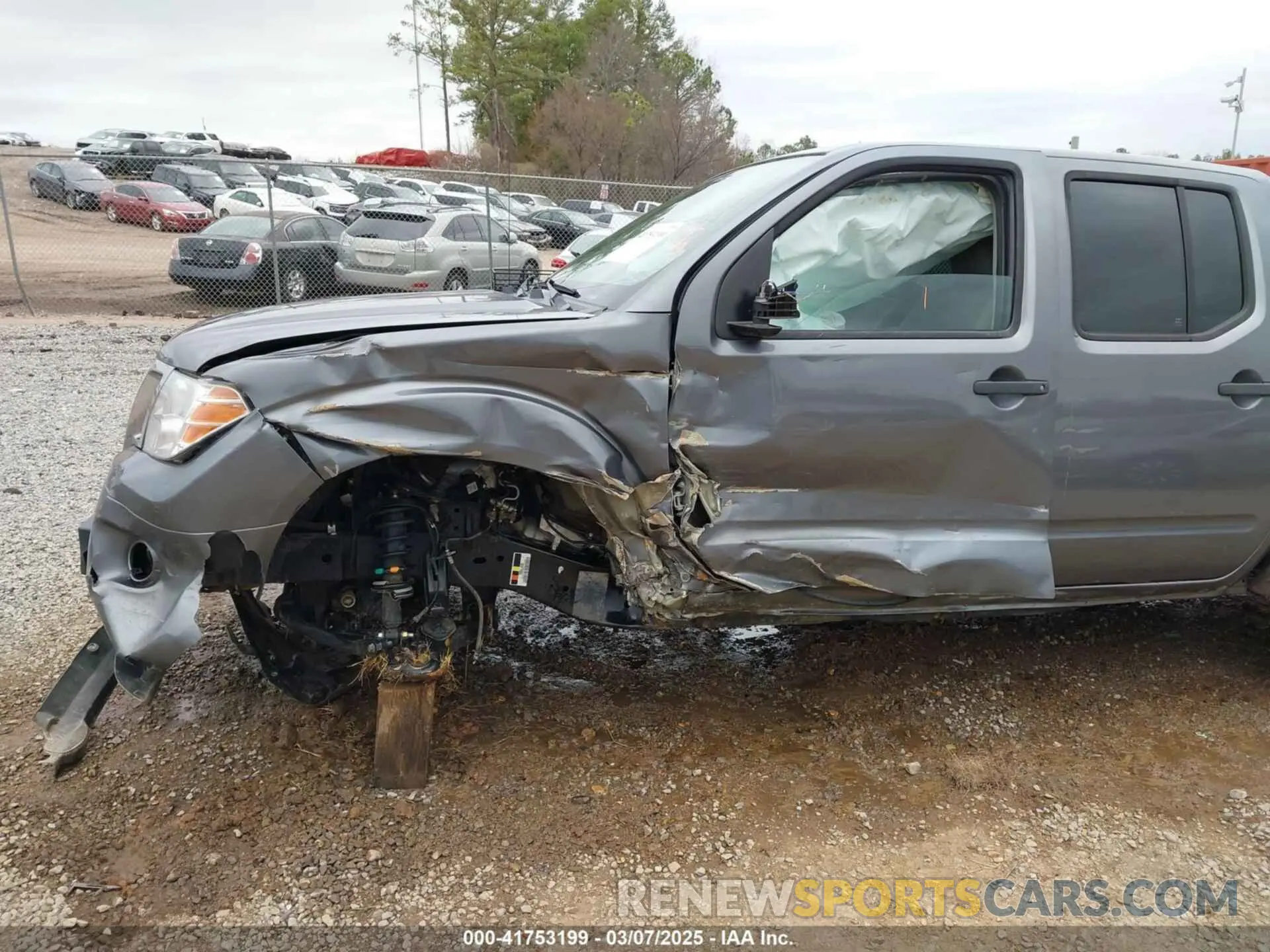 17 Photograph of a damaged car 1N6AD0ER1KN776088 NISSAN FRONTIER 2019