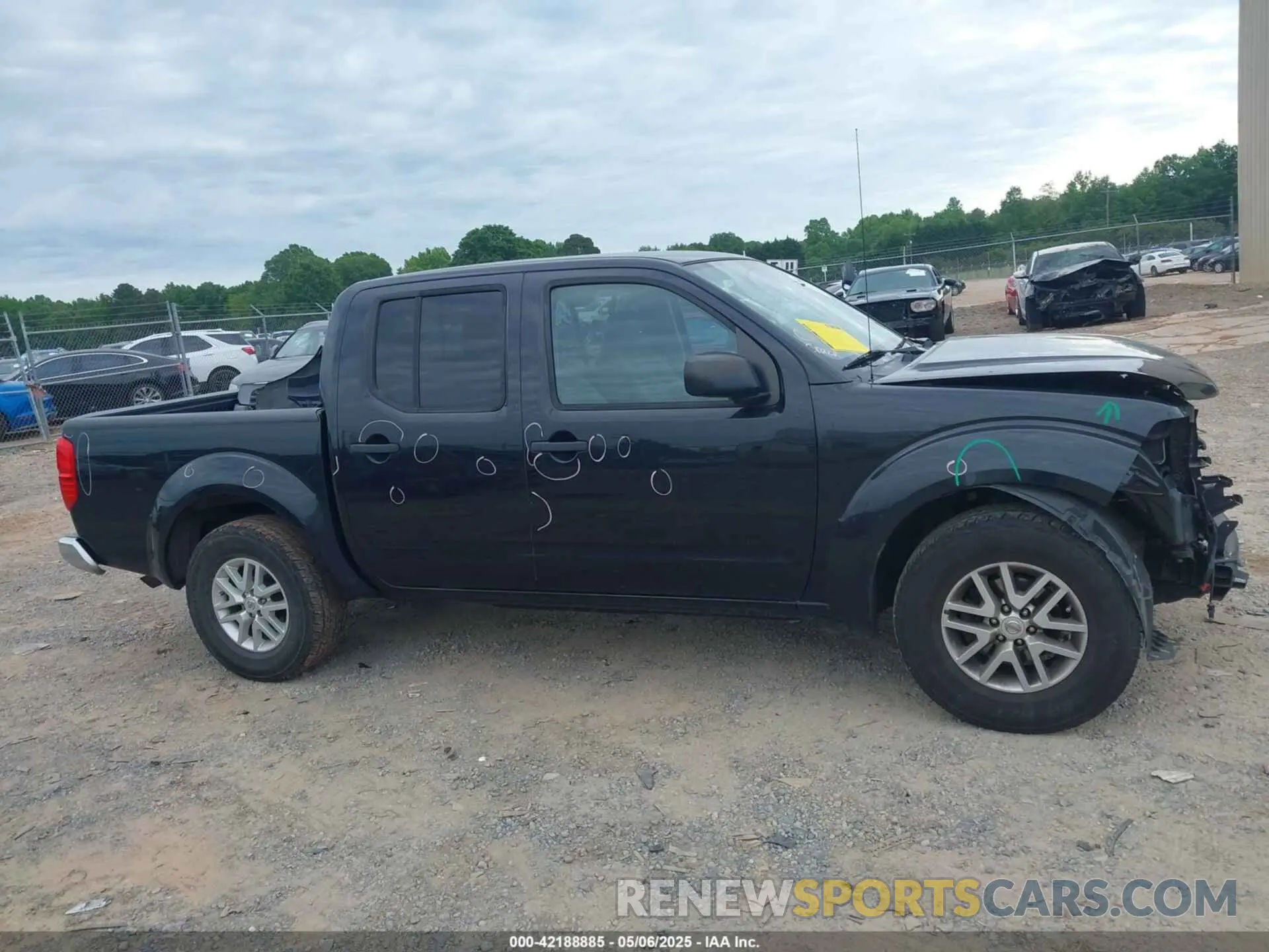 13 Photograph of a damaged car 1N6AD0ER1KN786247 NISSAN FRONTIER 2019