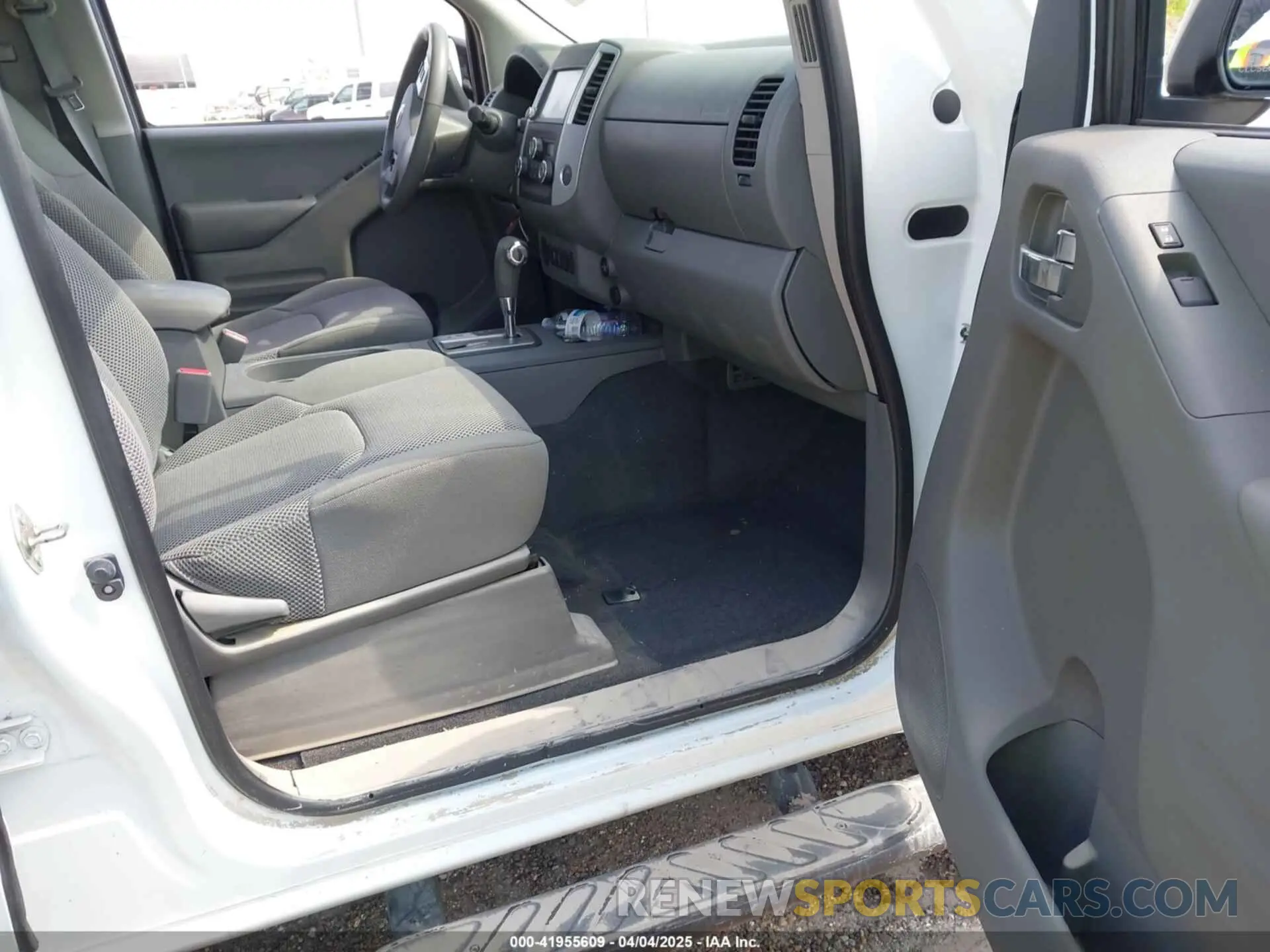 5 Photograph of a damaged car 1N6AD0ER2KN885286 NISSAN FRONTIER 2019