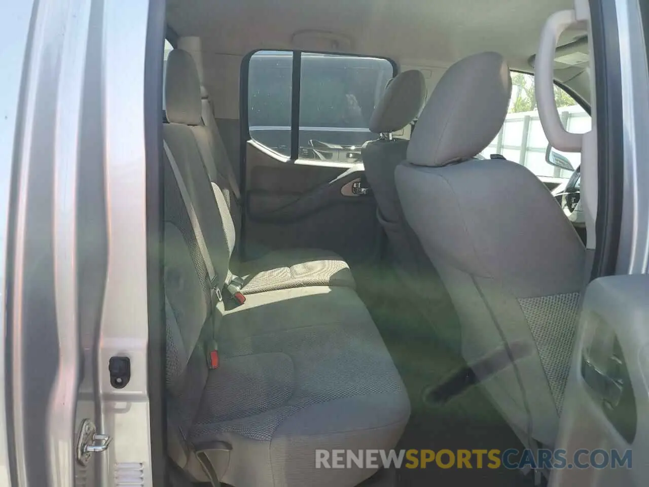 10 Photograph of a damaged car 1N6AD0ER3KN724395 NISSAN FRONTIER 2019