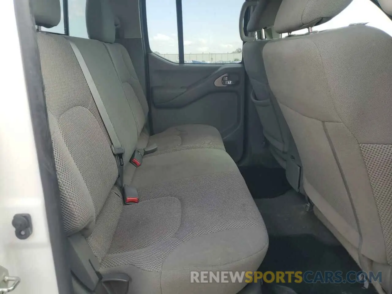 10 Photograph of a damaged car 1N6AD0ER3KN790106 NISSAN FRONTIER 2019