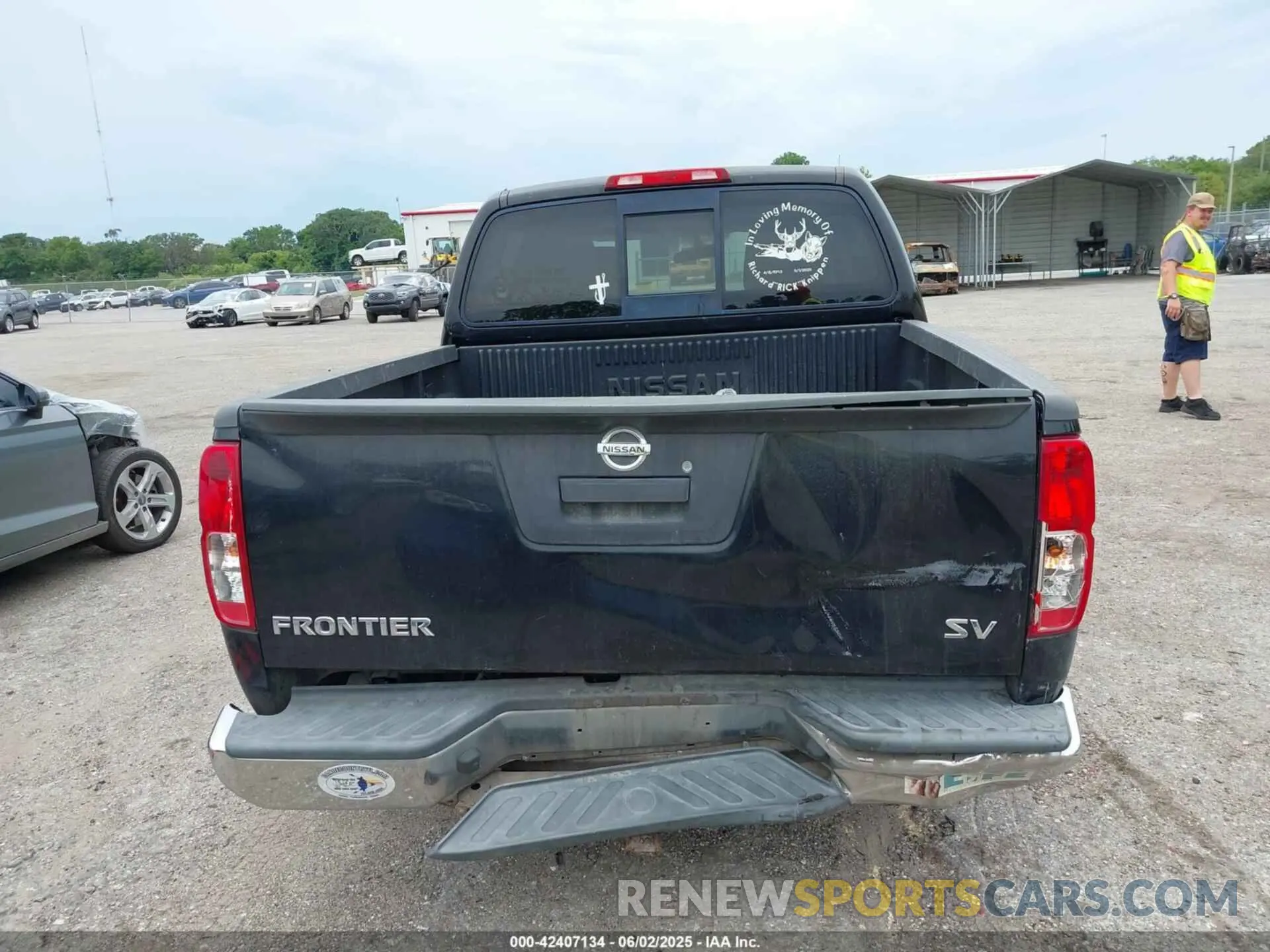 16 Photograph of a damaged car 1N6AD0ER4KN732134 NISSAN FRONTIER 2019