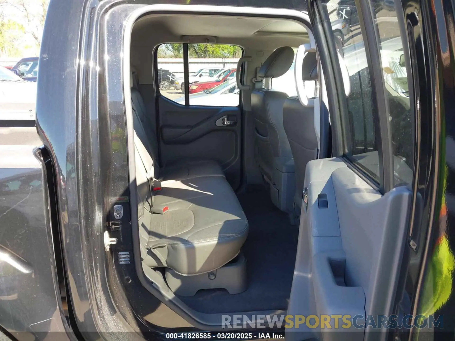 8 Photograph of a damaged car 1N6AD0ER4KN736474 NISSAN FRONTIER 2019