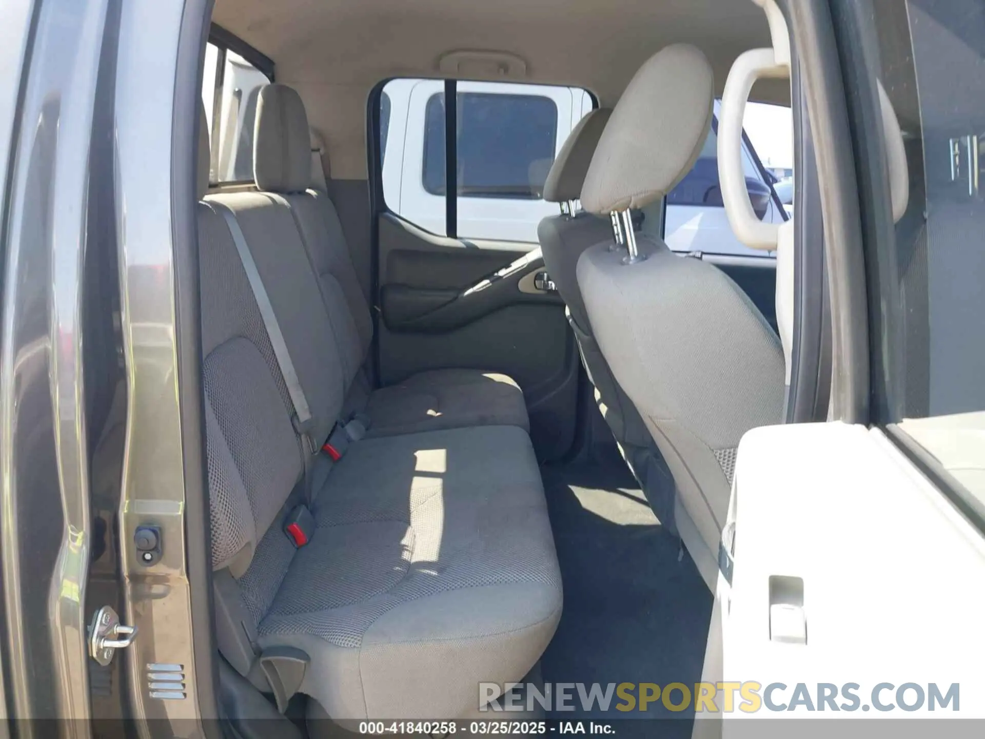 8 Photograph of a damaged car 1N6AD0ER4KN767112 NISSAN FRONTIER 2019