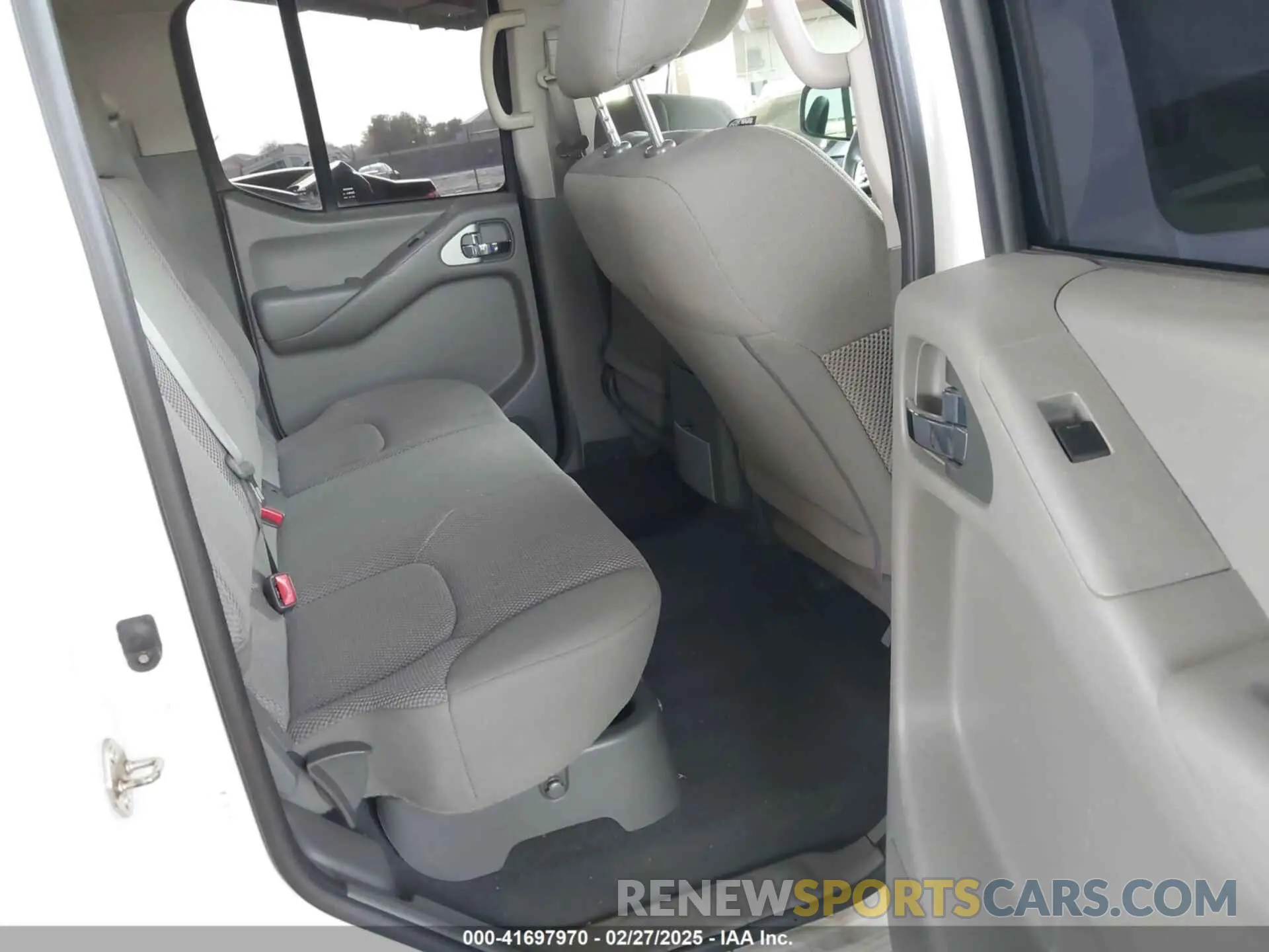 8 Photograph of a damaged car 1N6AD0ER4KN880316 NISSAN FRONTIER 2019