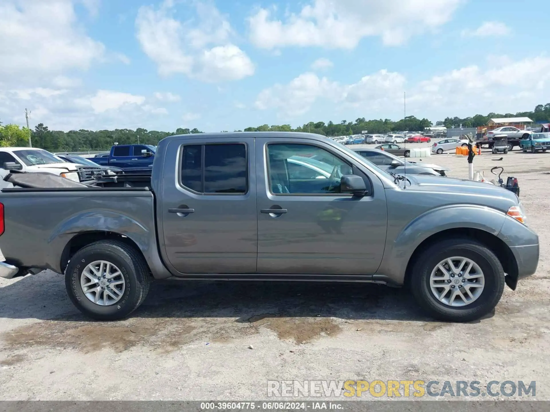 13 Photograph of a damaged car 1N6AD0ER5KN774943 NISSAN FRONTIER 2019