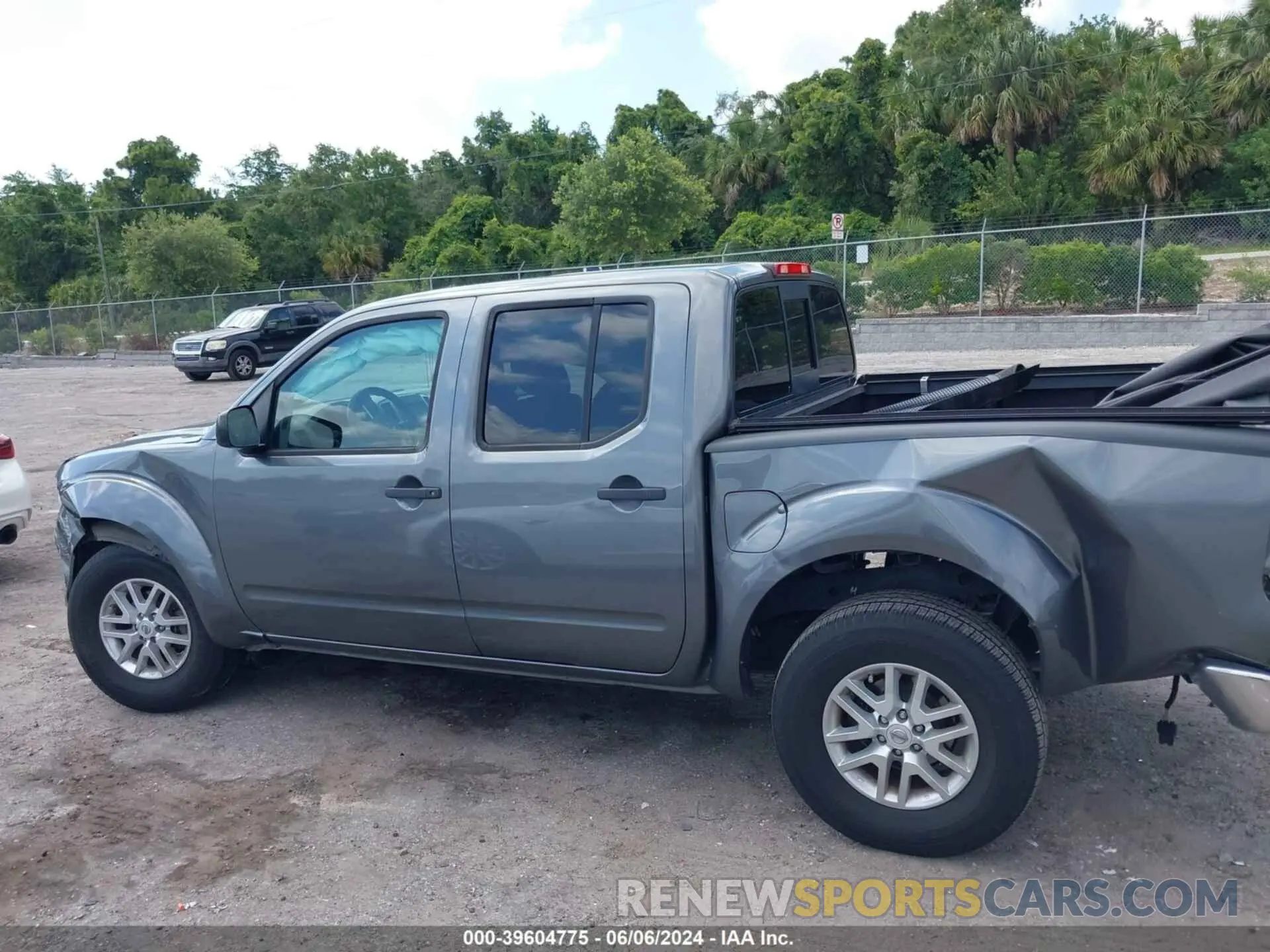 14 Photograph of a damaged car 1N6AD0ER5KN774943 NISSAN FRONTIER 2019