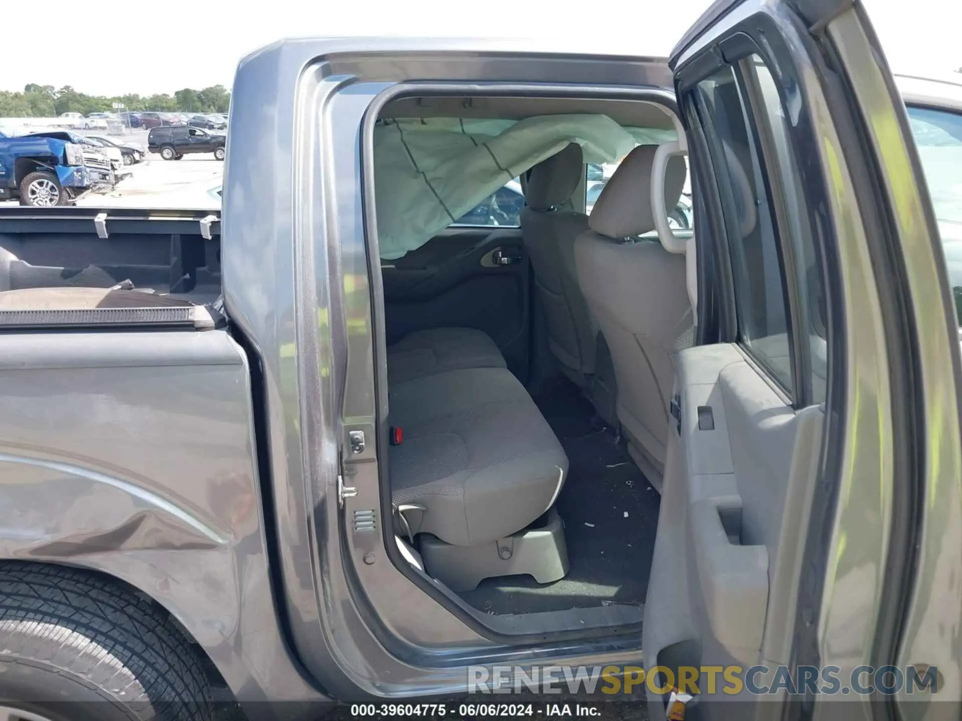 8 Photograph of a damaged car 1N6AD0ER5KN774943 NISSAN FRONTIER 2019