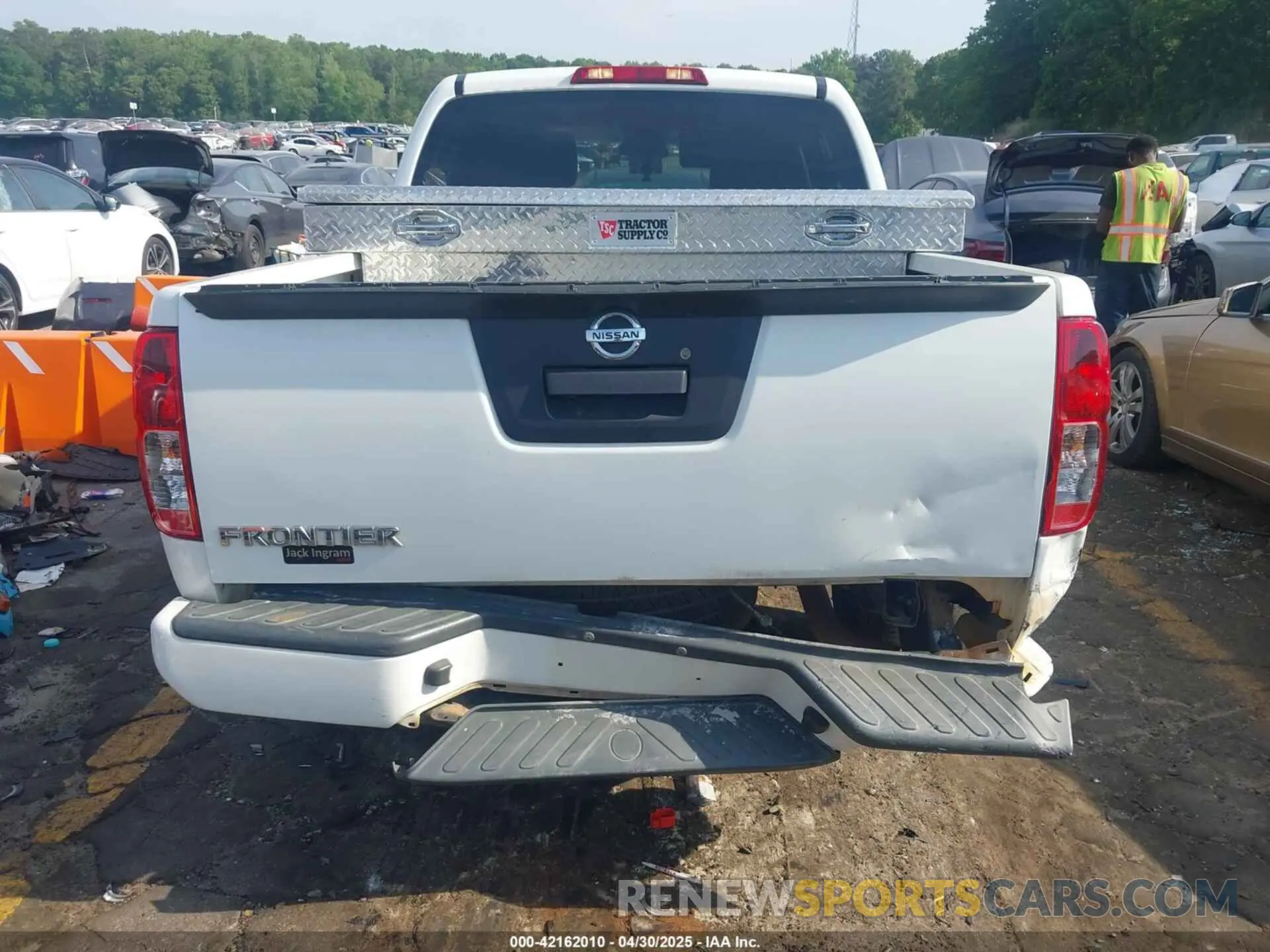 16 Photograph of a damaged car 1N6AD0ER5KN777406 NISSAN FRONTIER 2019