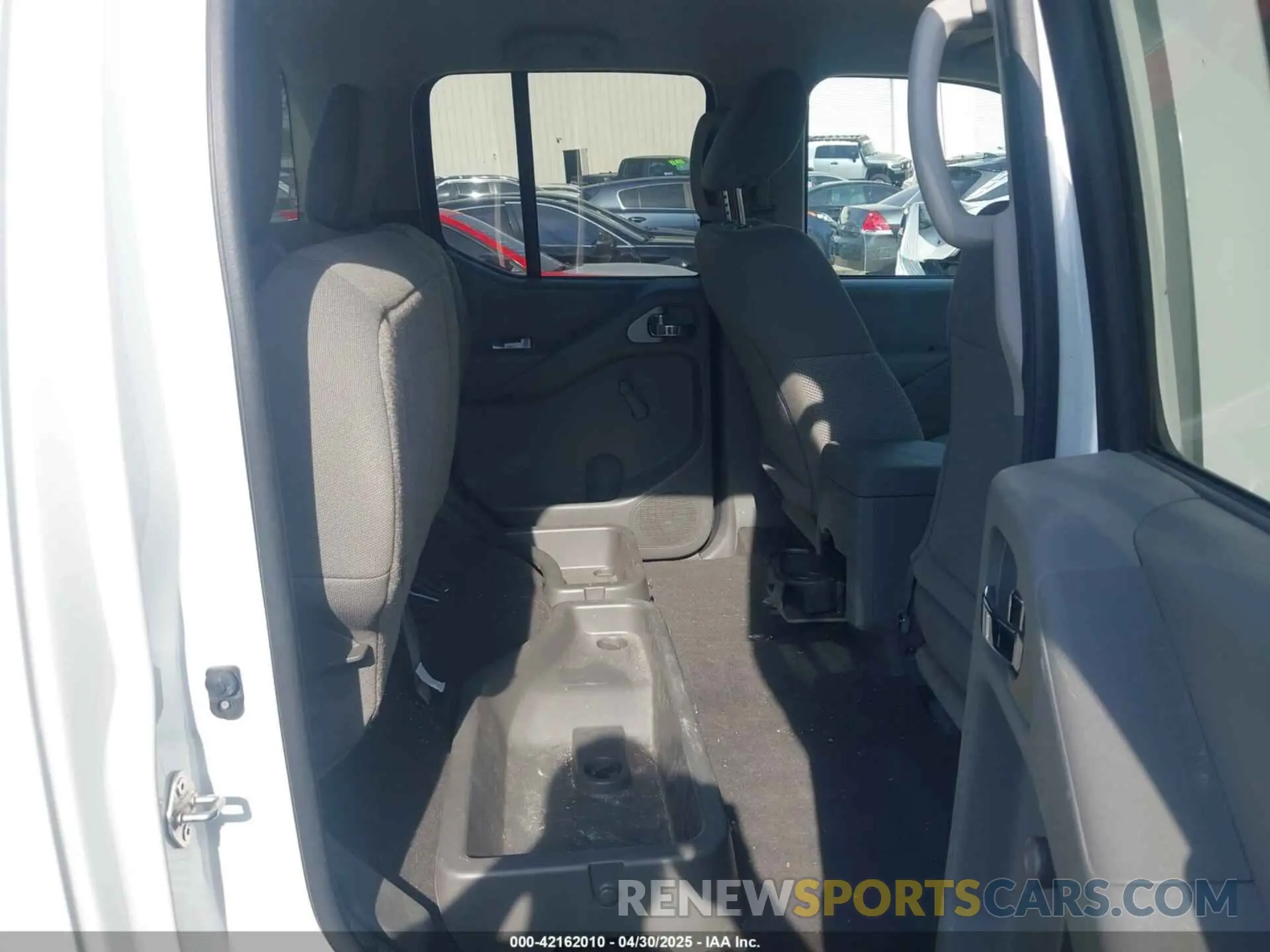 8 Photograph of a damaged car 1N6AD0ER5KN777406 NISSAN FRONTIER 2019