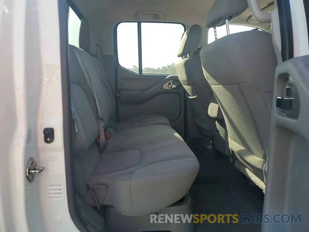 10 Photograph of a damaged car 1N6AD0ER5KN789541 NISSAN FRONTIER 2019