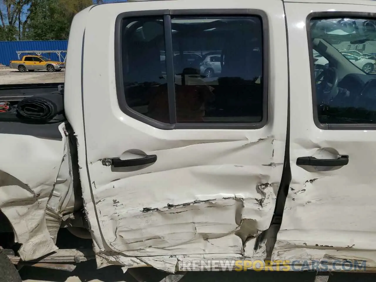 10 Photograph of a damaged car 1N6AD0ER5KN796005 NISSAN FRONTIER 2019