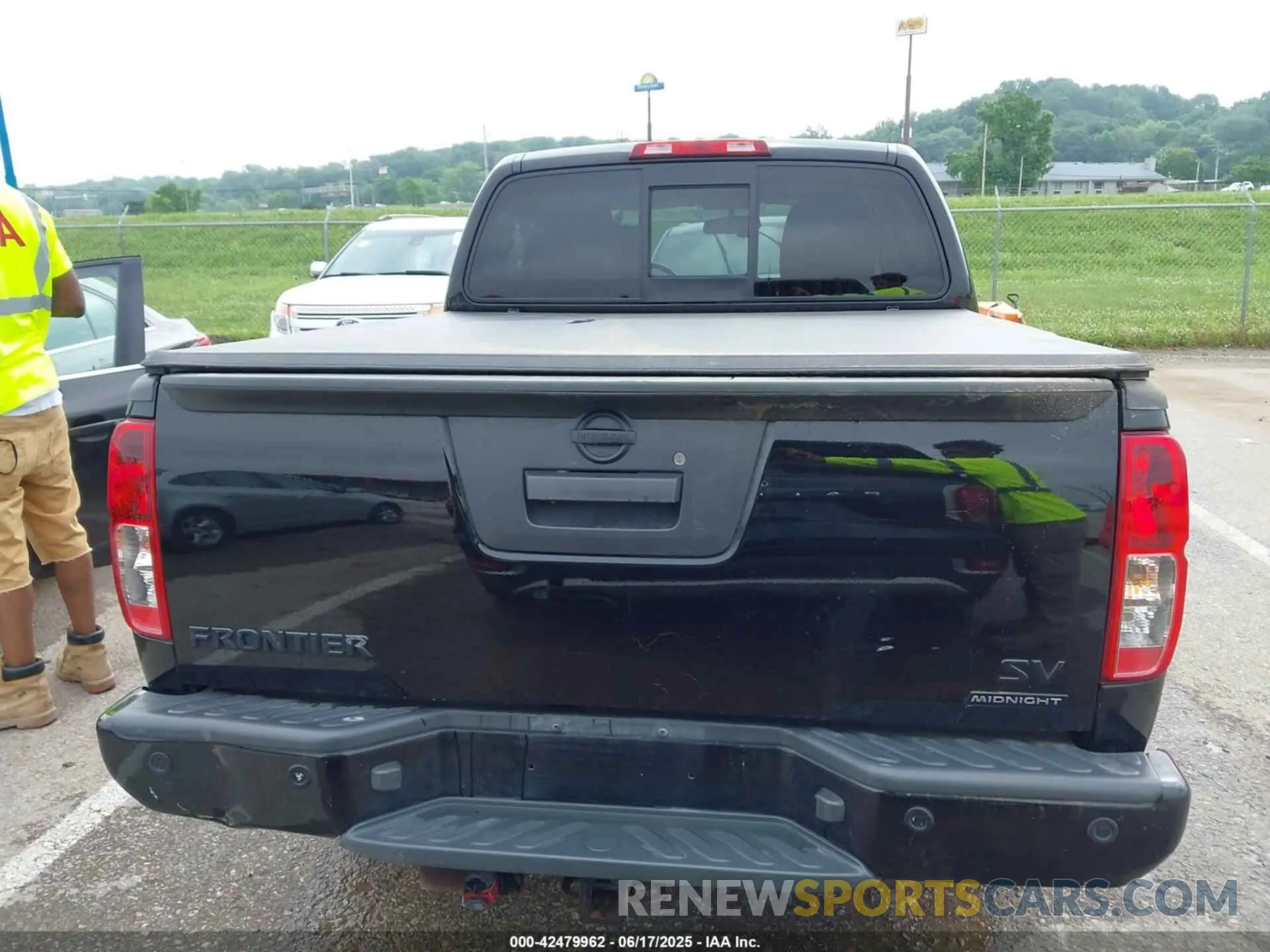 16 Photograph of a damaged car 1N6AD0ER5KN797638 NISSAN FRONTIER 2019