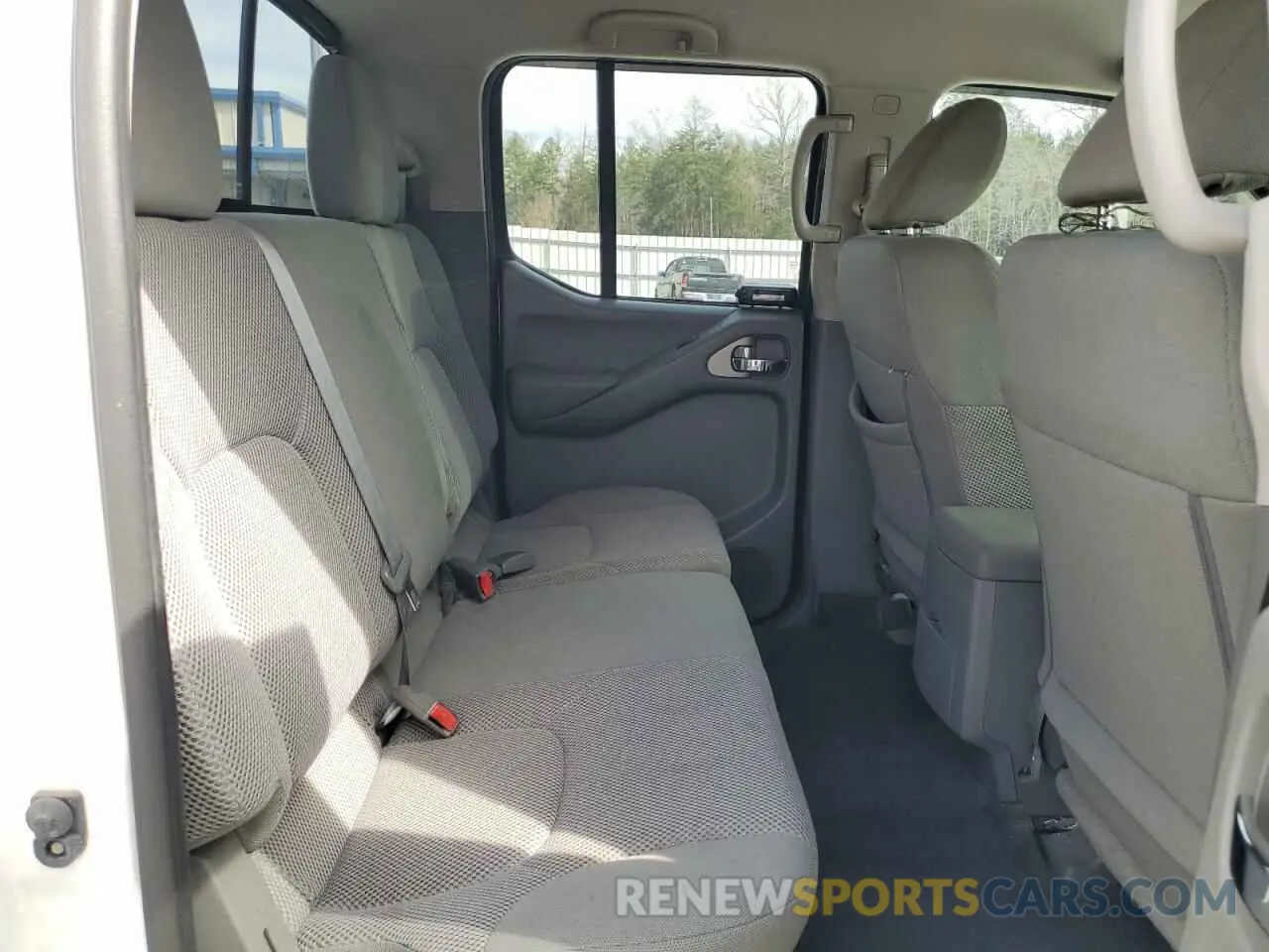 10 Photograph of a damaged car 1N6AD0ER6KN735309 NISSAN FRONTIER 2019