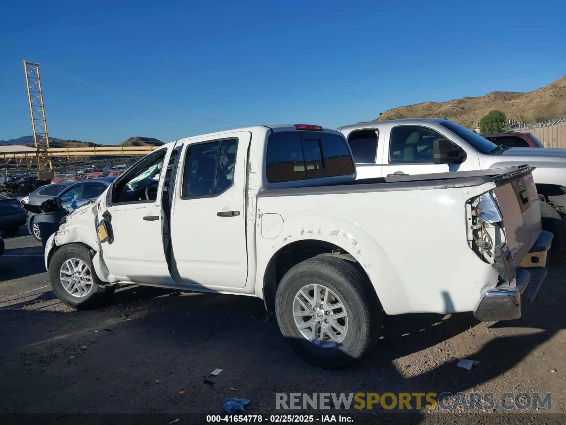 14 Photograph of a damaged car 1N6AD0ER6KN743216 NISSAN FRONTIER 2019
