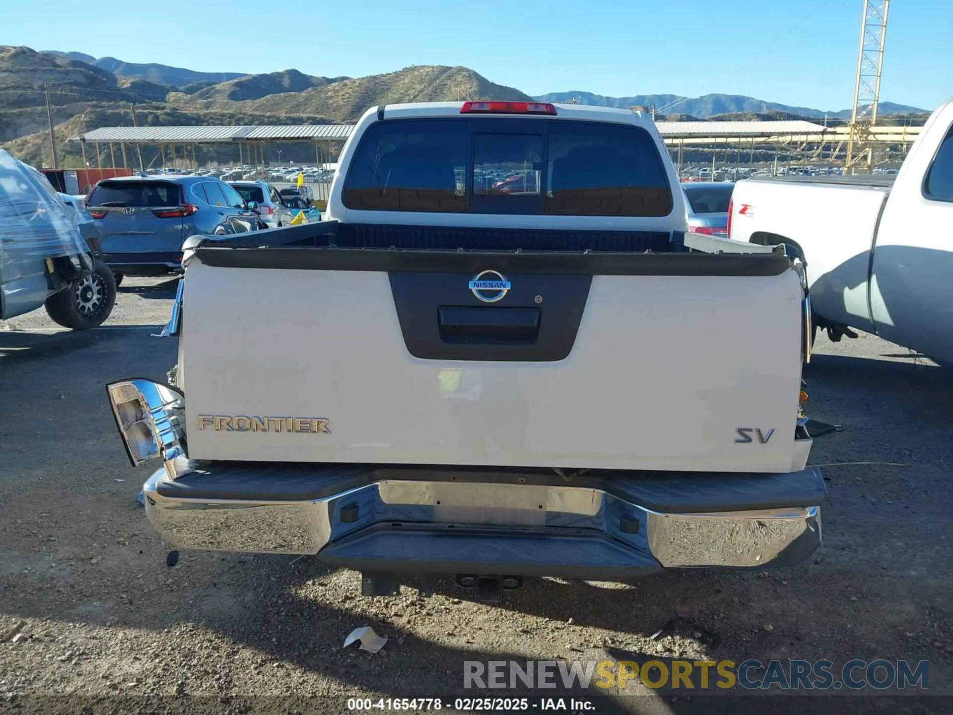 16 Photograph of a damaged car 1N6AD0ER6KN743216 NISSAN FRONTIER 2019