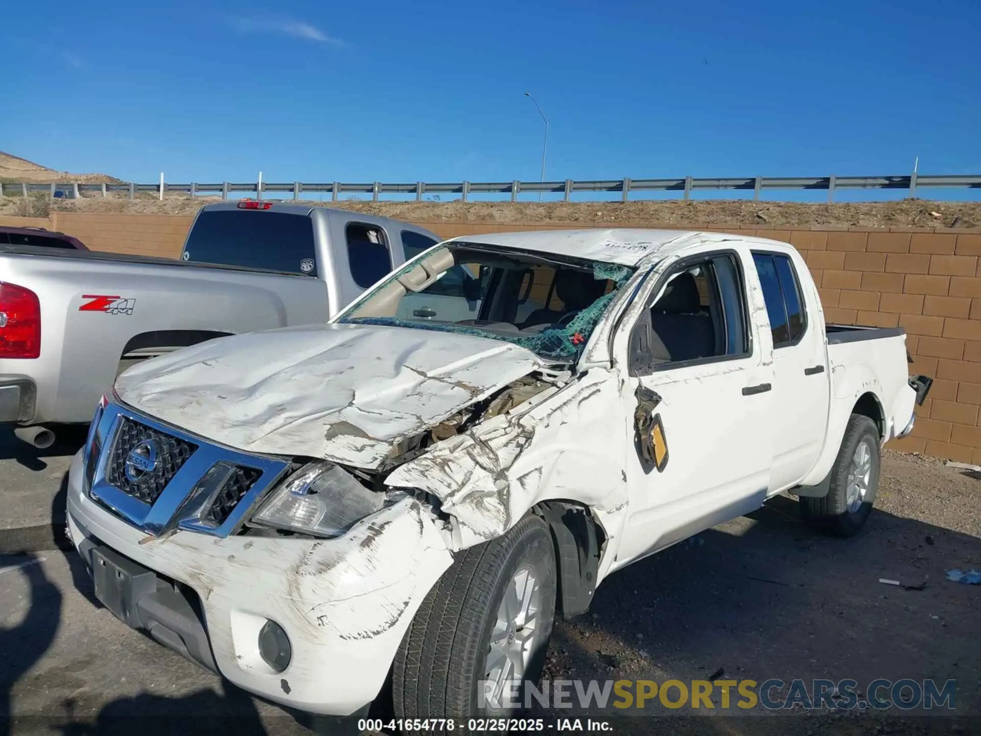 2 Photograph of a damaged car 1N6AD0ER6KN743216 NISSAN FRONTIER 2019