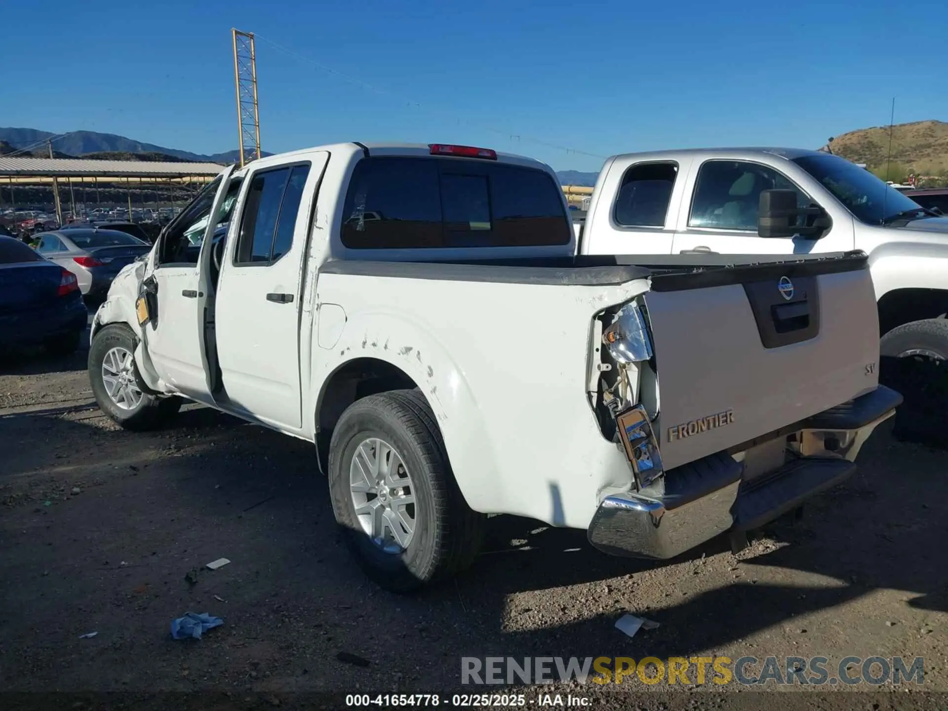3 Photograph of a damaged car 1N6AD0ER6KN743216 NISSAN FRONTIER 2019