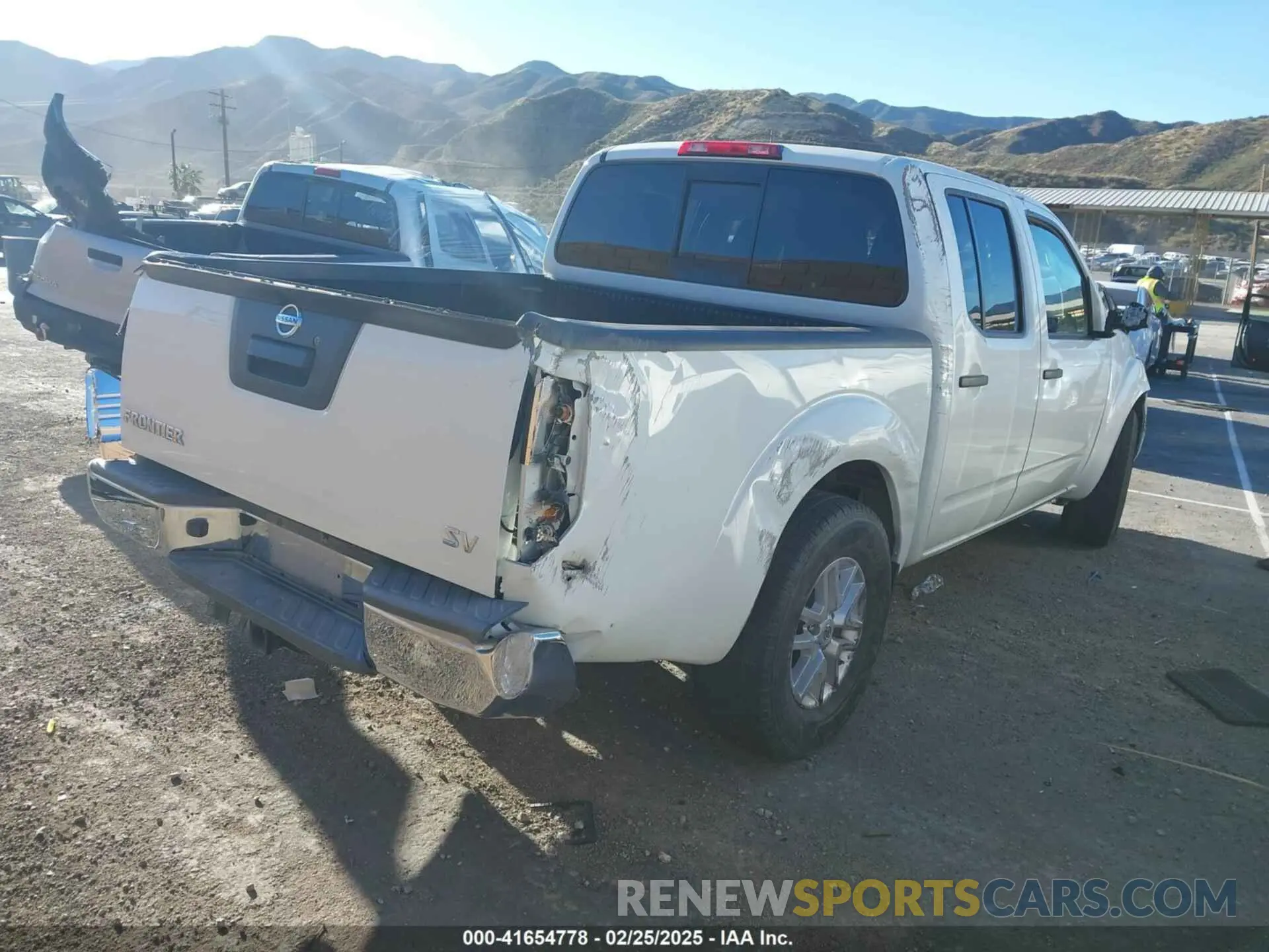 4 Photograph of a damaged car 1N6AD0ER6KN743216 NISSAN FRONTIER 2019