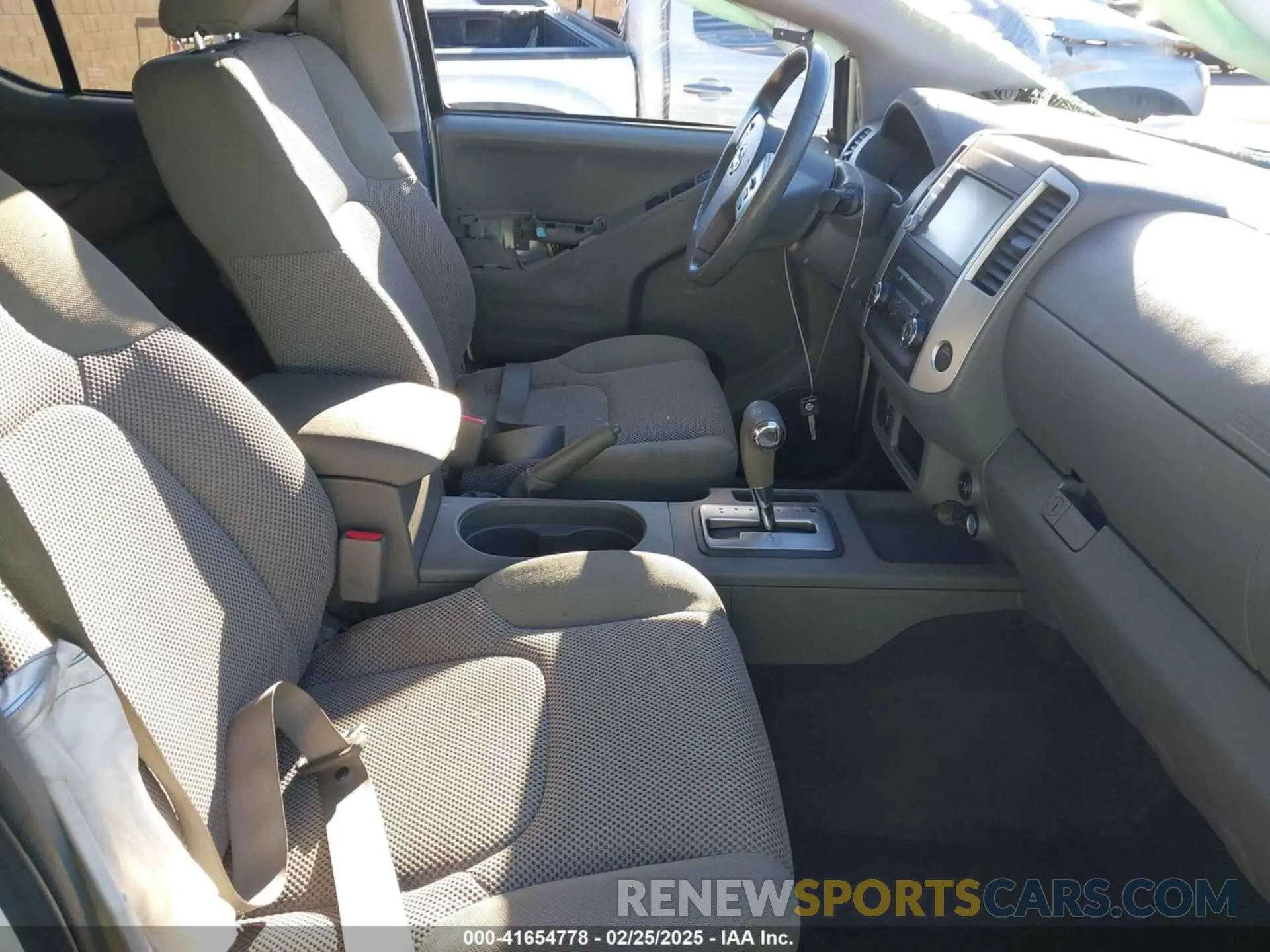5 Photograph of a damaged car 1N6AD0ER6KN743216 NISSAN FRONTIER 2019