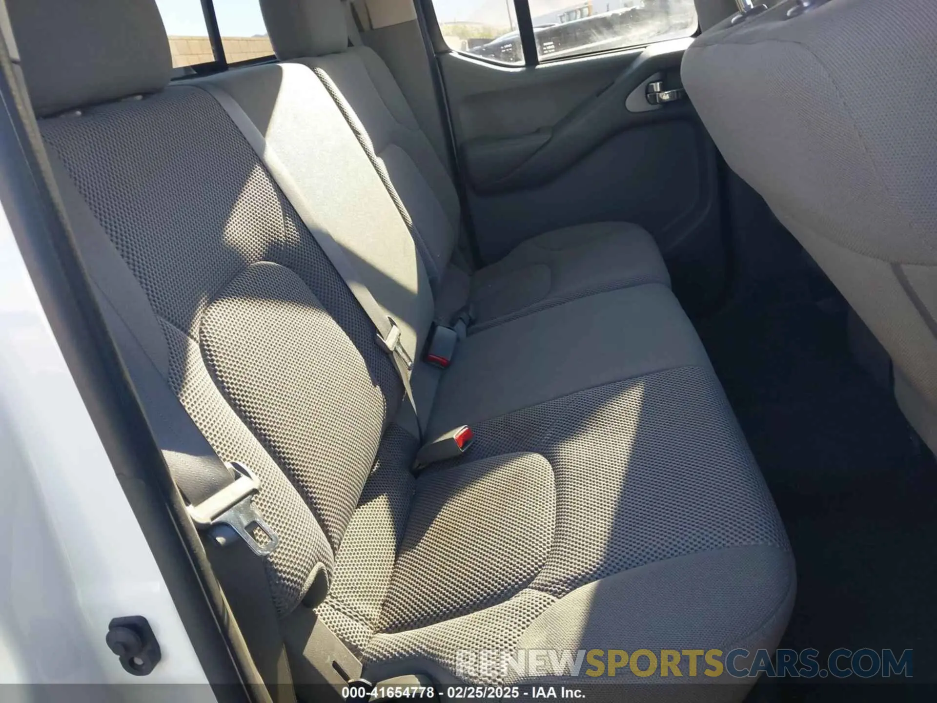 8 Photograph of a damaged car 1N6AD0ER6KN743216 NISSAN FRONTIER 2019