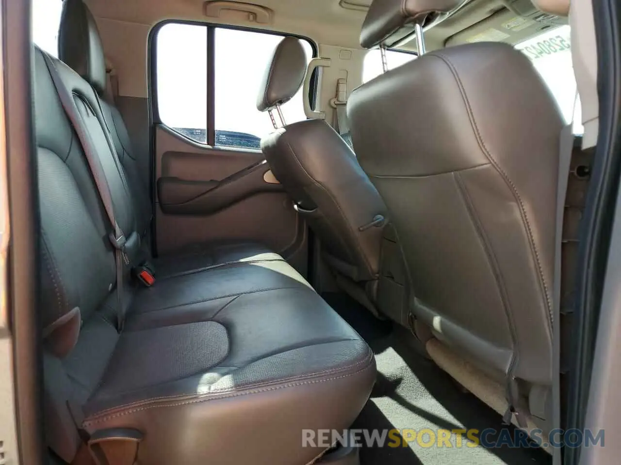 10 Photograph of a damaged car 1N6AD0ER7KN756296 NISSAN FRONTIER 2019