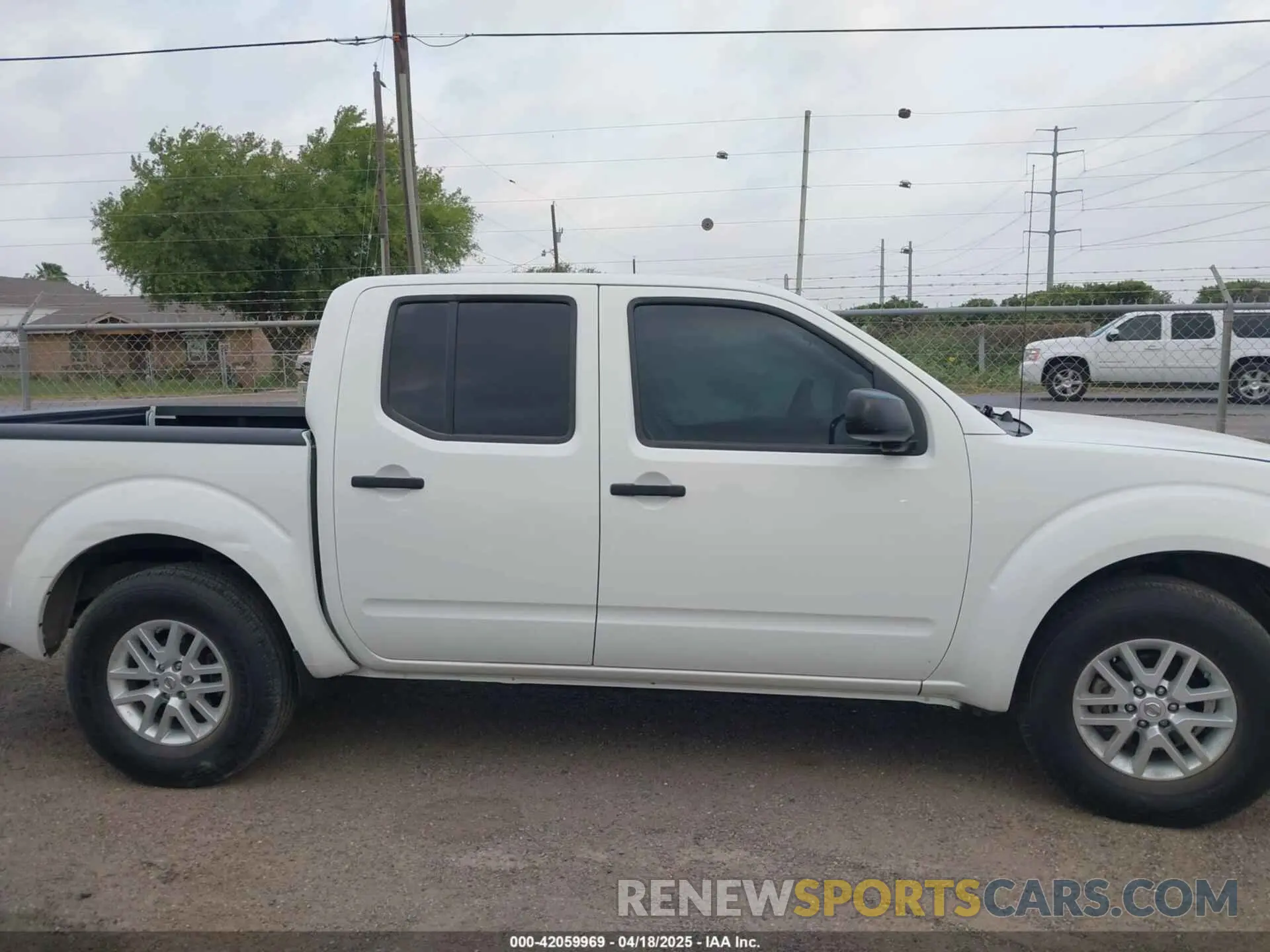 13 Photograph of a damaged car 1N6AD0ER7KN789881 NISSAN FRONTIER 2019