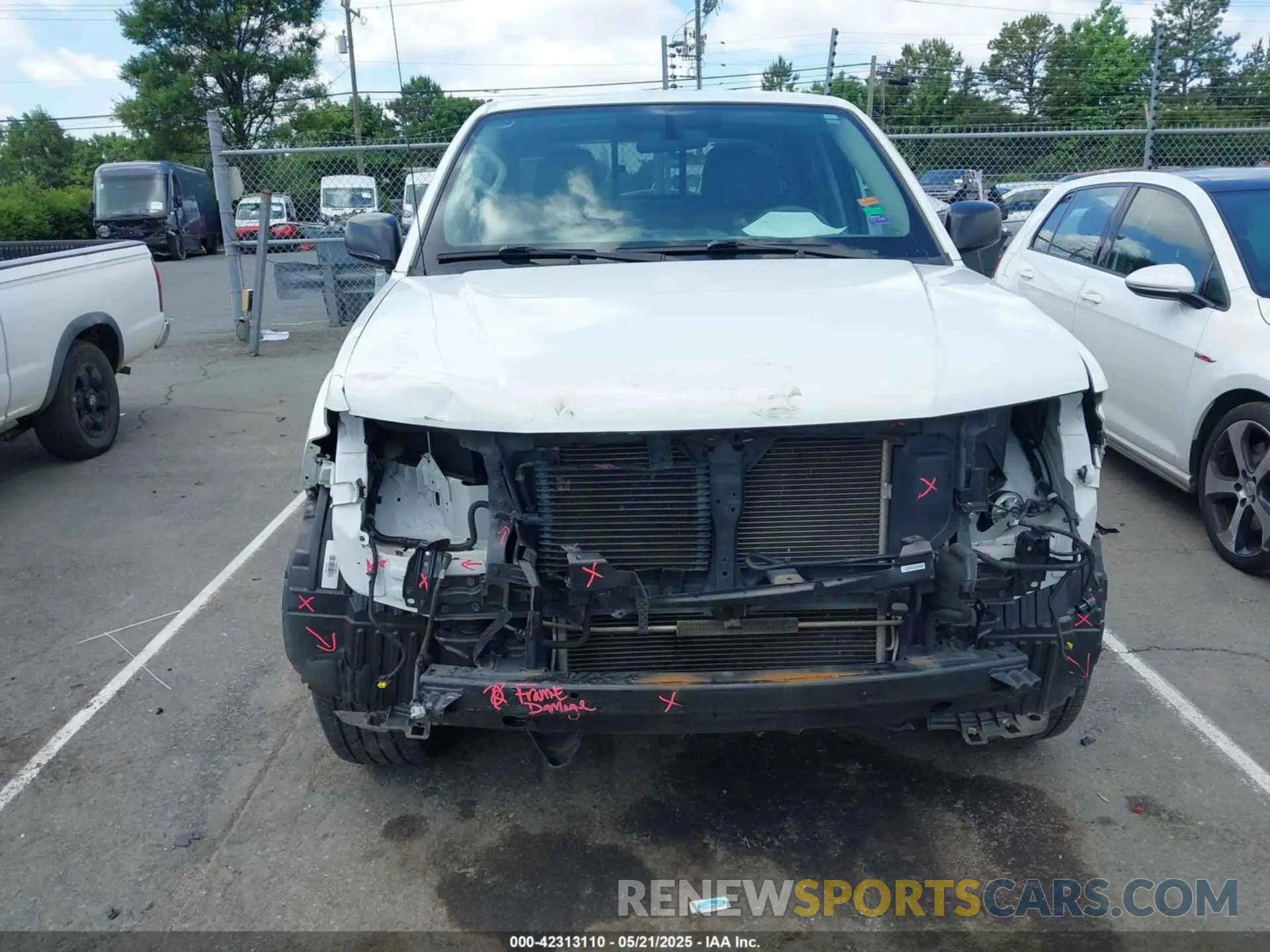 12 Photograph of a damaged car 1N6AD0ER8KN704739 NISSAN FRONTIER 2019