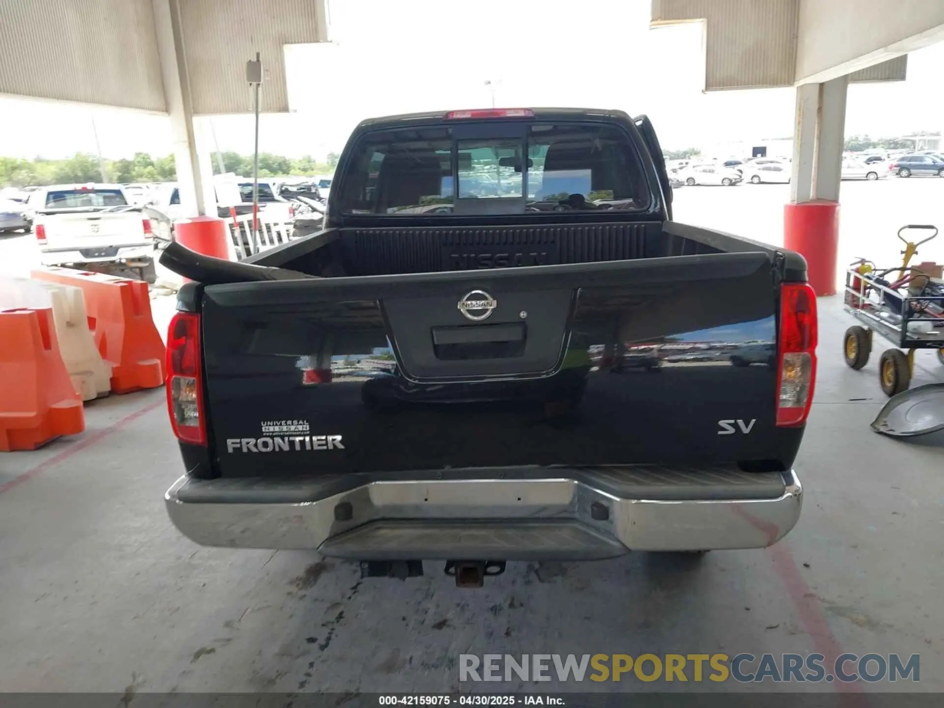 17 Photograph of a damaged car 1N6AD0ER8KN796998 NISSAN FRONTIER 2019