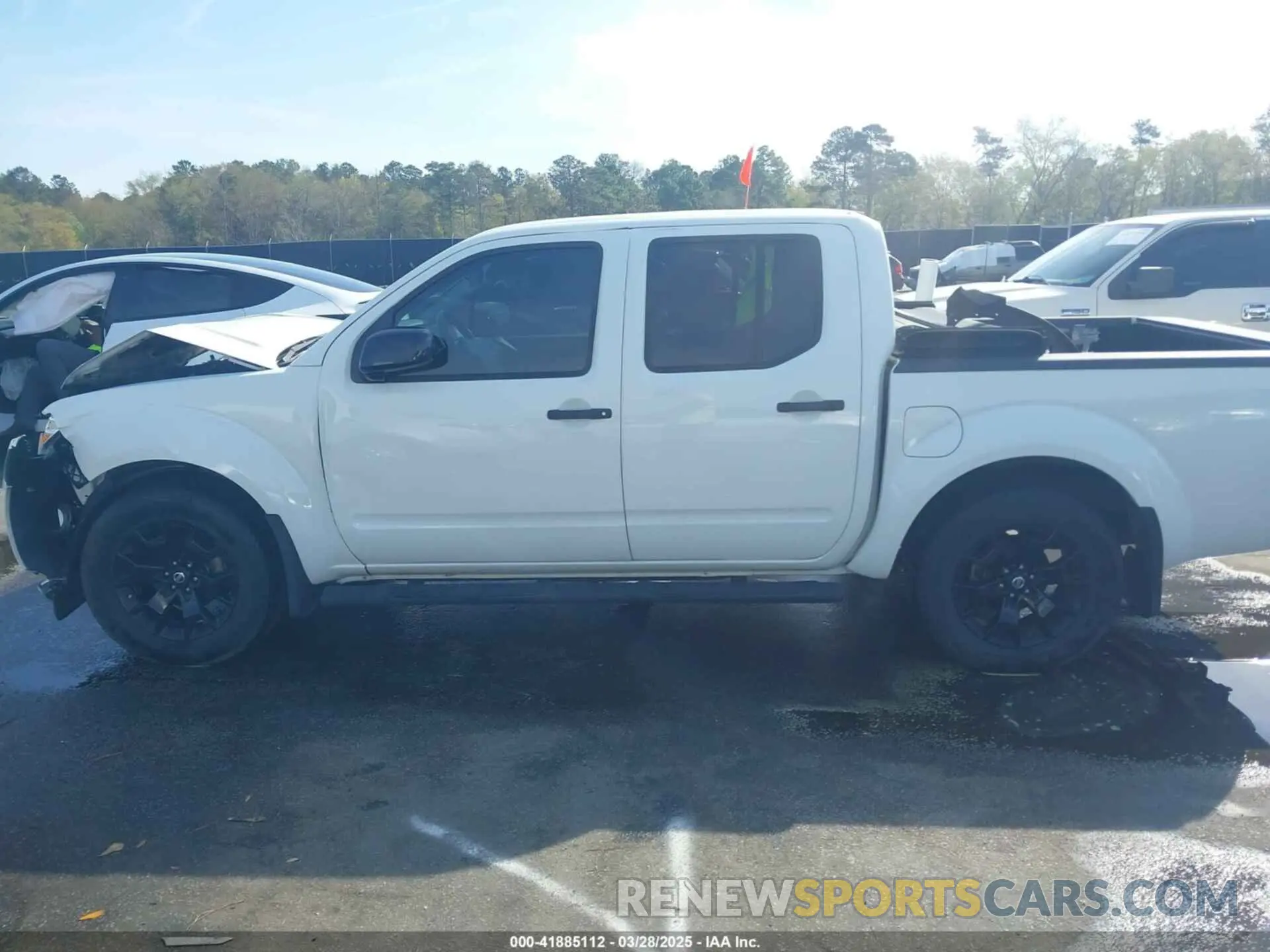 14 Photograph of a damaged car 1N6AD0ER9KN715684 NISSAN FRONTIER 2019