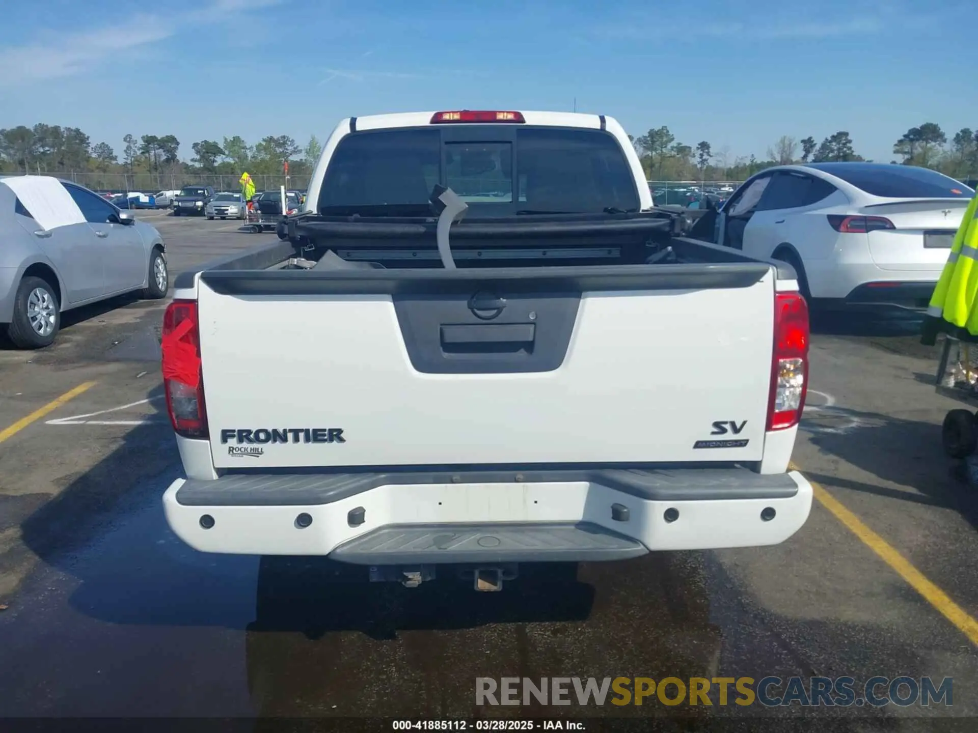 16 Photograph of a damaged car 1N6AD0ER9KN715684 NISSAN FRONTIER 2019