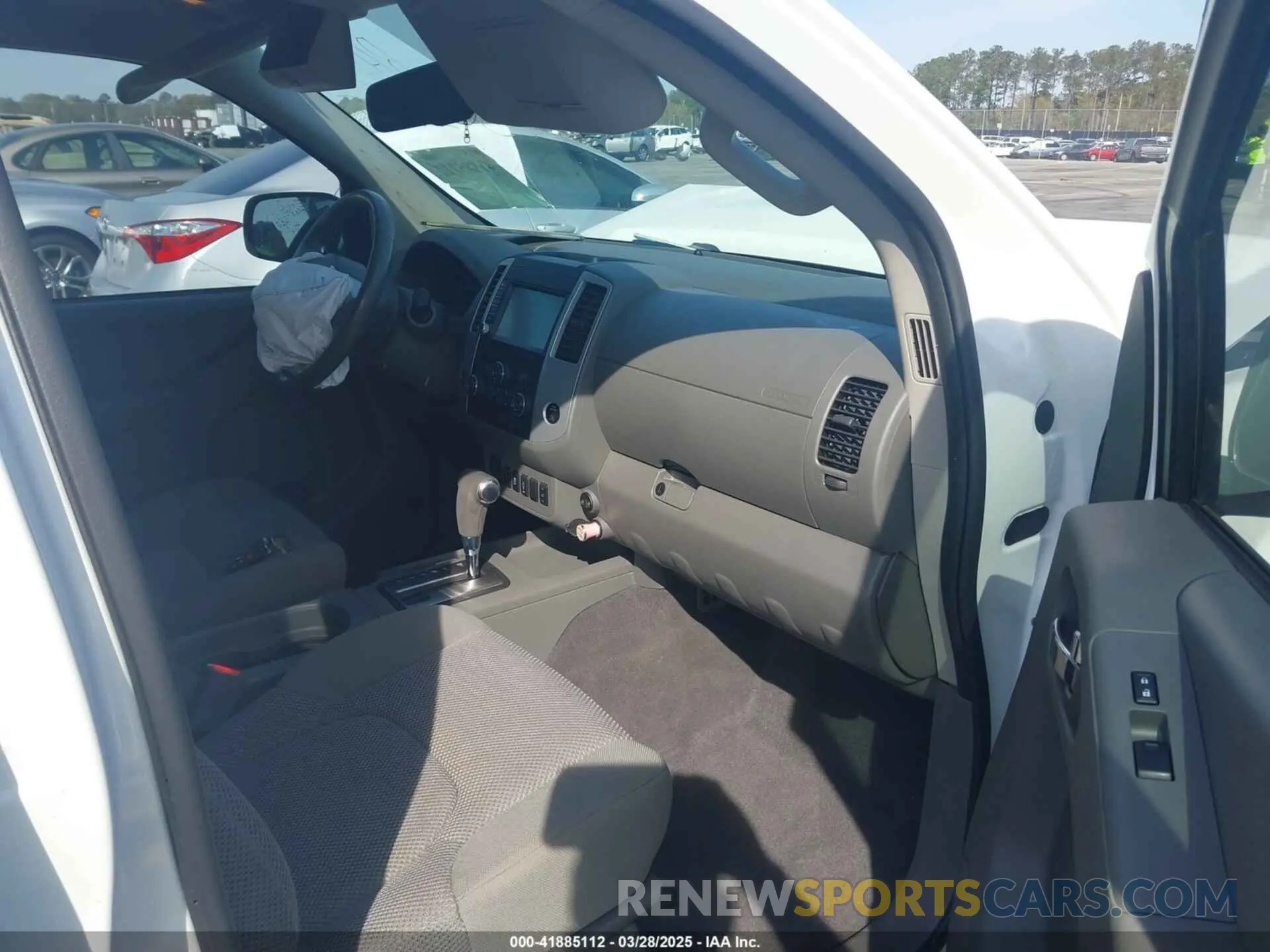 5 Photograph of a damaged car 1N6AD0ER9KN715684 NISSAN FRONTIER 2019