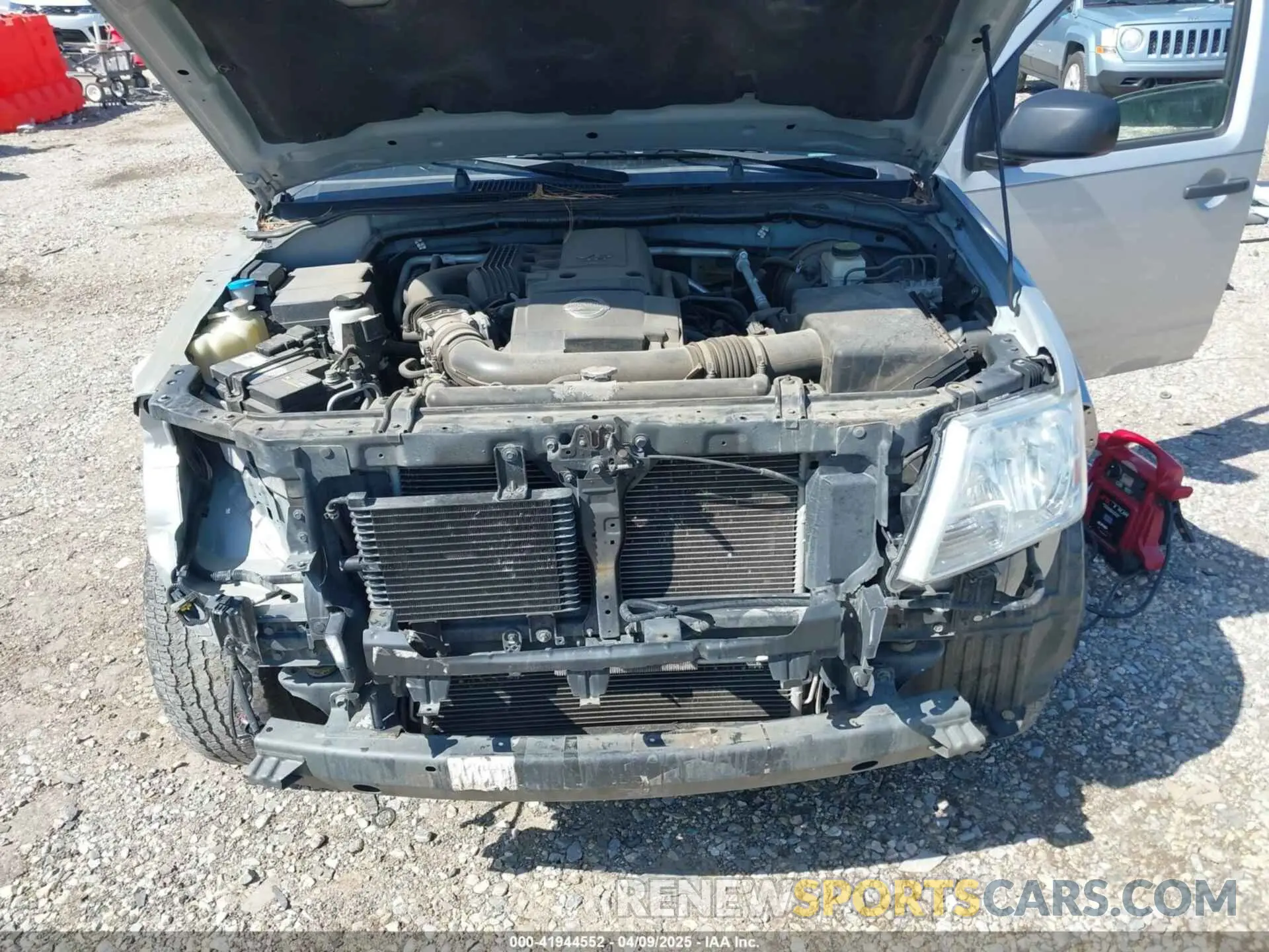 10 Photograph of a damaged car 1N6AD0ER9KN726166 NISSAN FRONTIER 2019