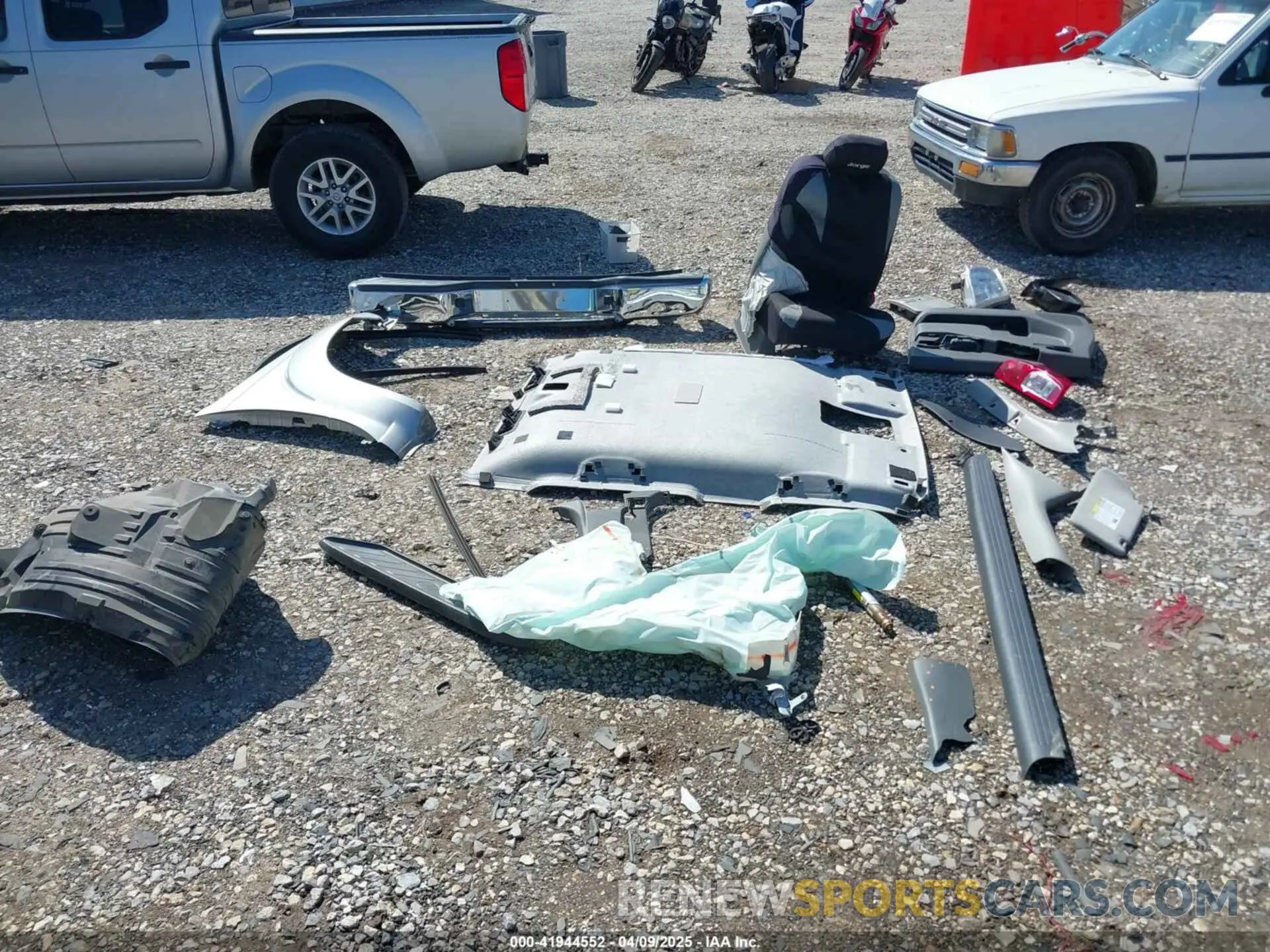 12 Photograph of a damaged car 1N6AD0ER9KN726166 NISSAN FRONTIER 2019