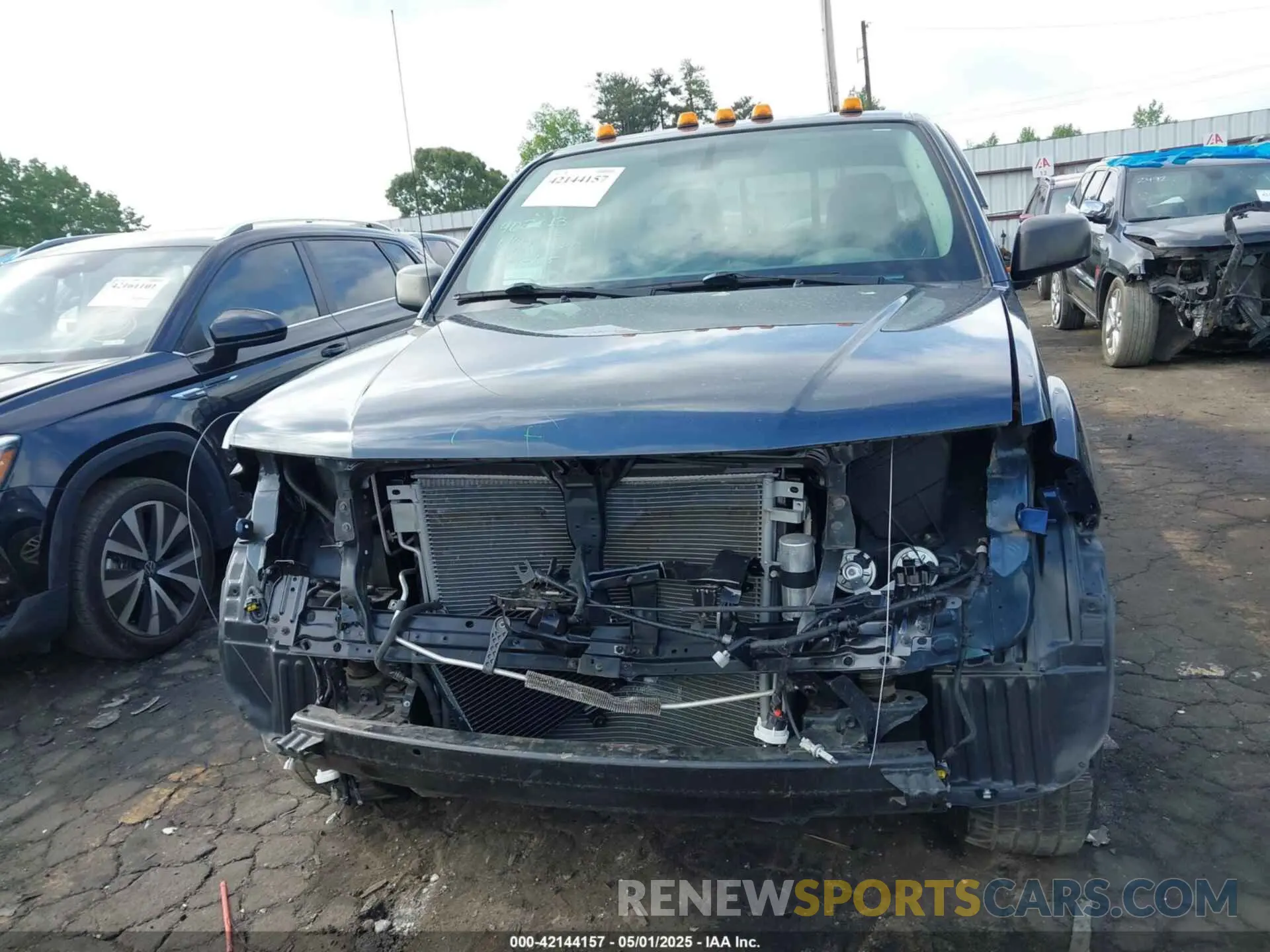 12 Photograph of a damaged car 1N6AD0ER9KN776713 NISSAN FRONTIER 2019