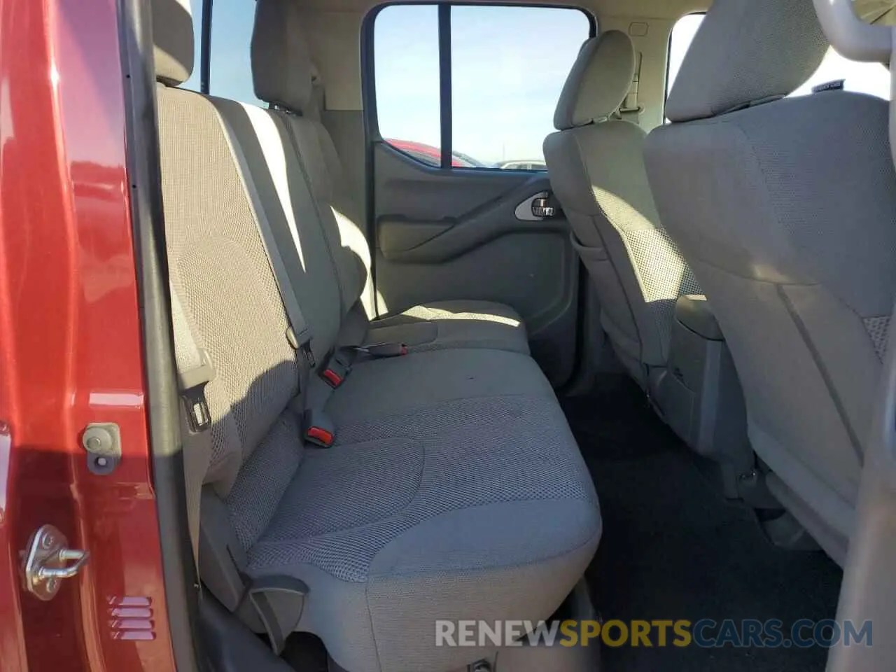 10 Photograph of a damaged car 1N6AD0ER9KN782415 NISSAN FRONTIER 2019