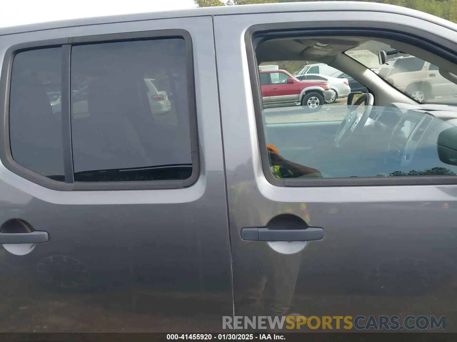 13 Photograph of a damaged car 1N6AD0ERXKN715581 NISSAN FRONTIER 2019