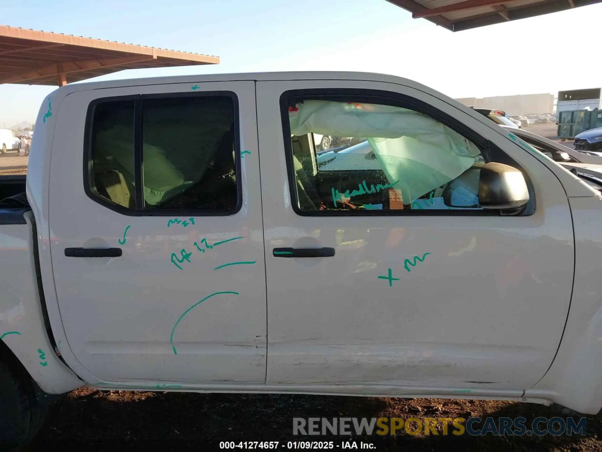 13 Photograph of a damaged car 1N6AD0ERXKN734082 NISSAN FRONTIER 2019