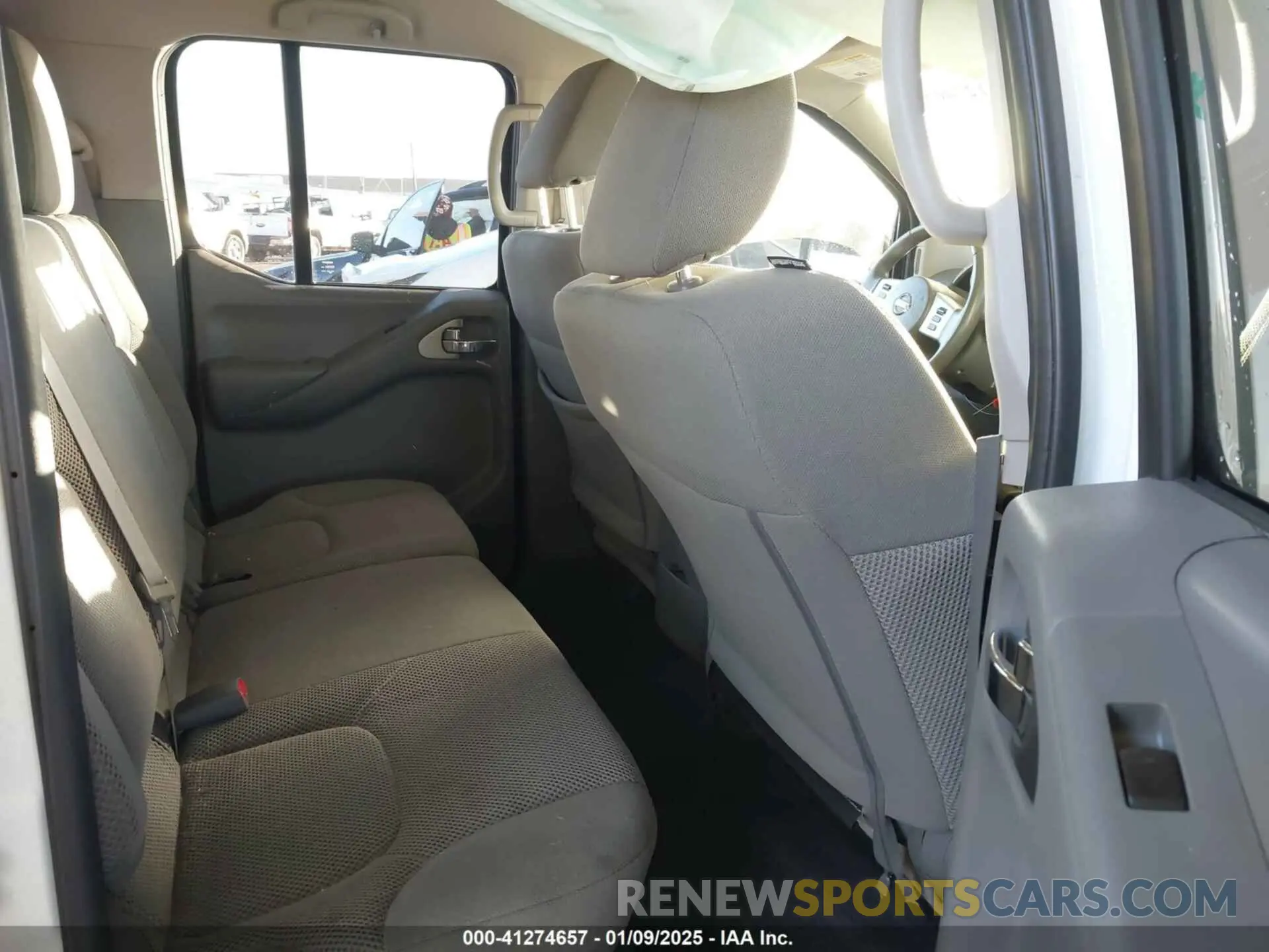 8 Photograph of a damaged car 1N6AD0ERXKN734082 NISSAN FRONTIER 2019