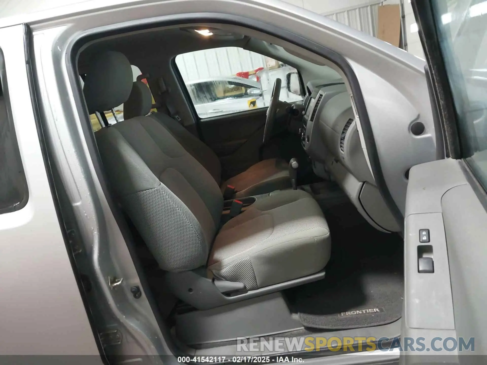 5 Photograph of a damaged car 1N6AD0EV0KN710189 NISSAN FRONTIER 2019