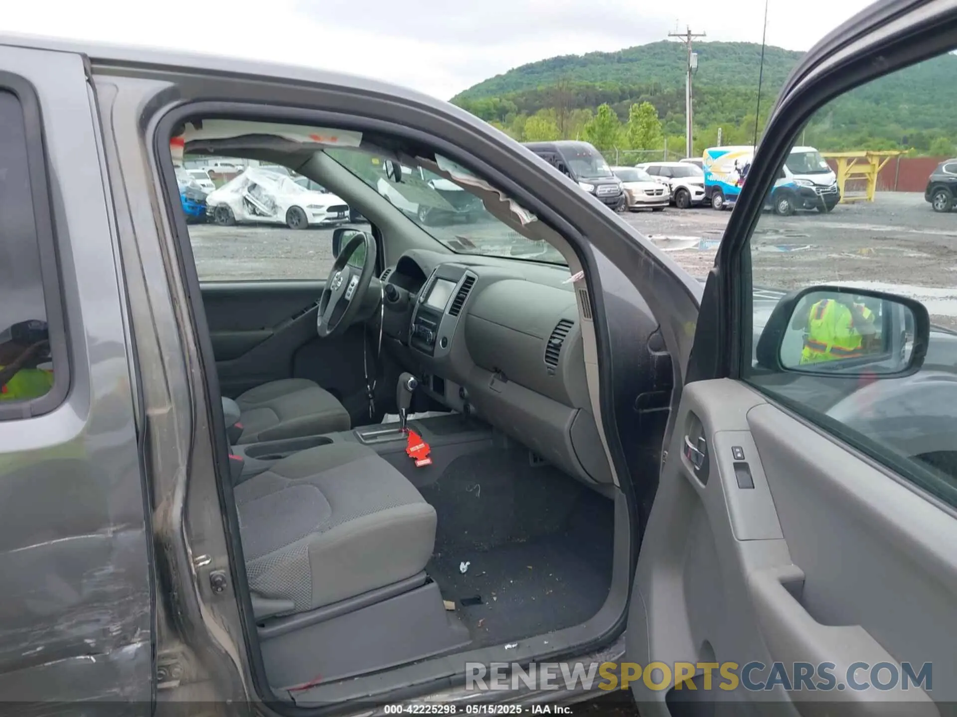 5 Photograph of a damaged car 1N6AD0EV0KN713030 NISSAN FRONTIER 2019