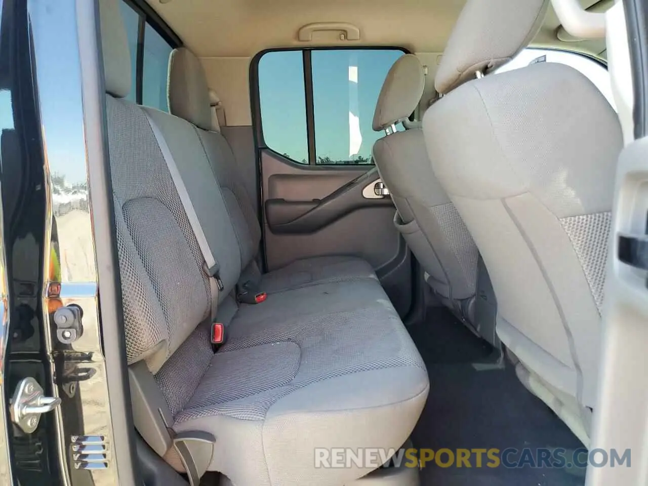 10 Photograph of a damaged car 1N6AD0EV0KN765631 NISSAN FRONTIER 2019