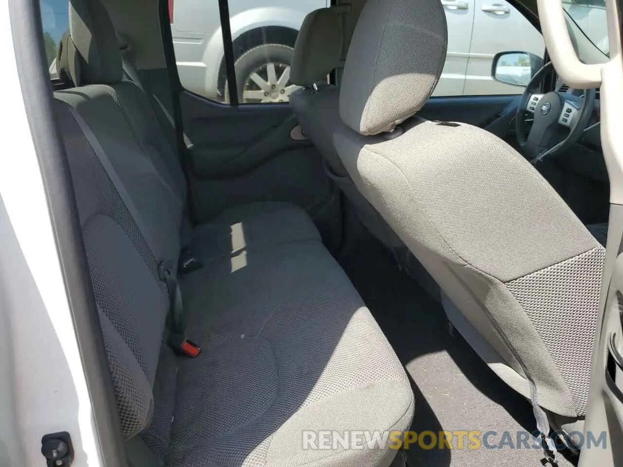 10 Photograph of a damaged car 1N6AD0EV1KN734856 NISSAN FRONTIER 2019