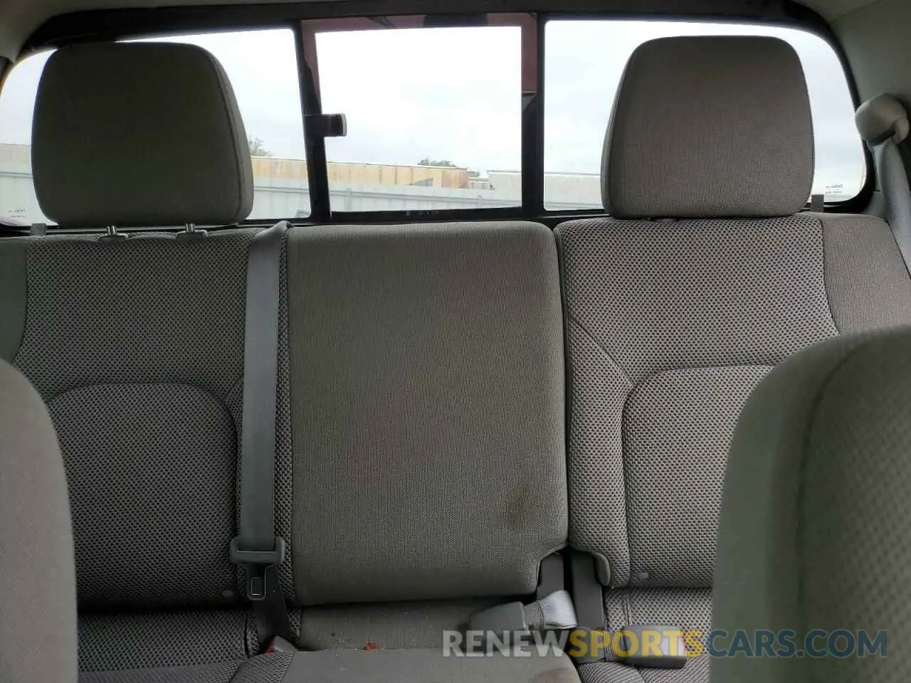 10 Photograph of a damaged car 1N6AD0EV1KN735456 NISSAN FRONTIER 2019
