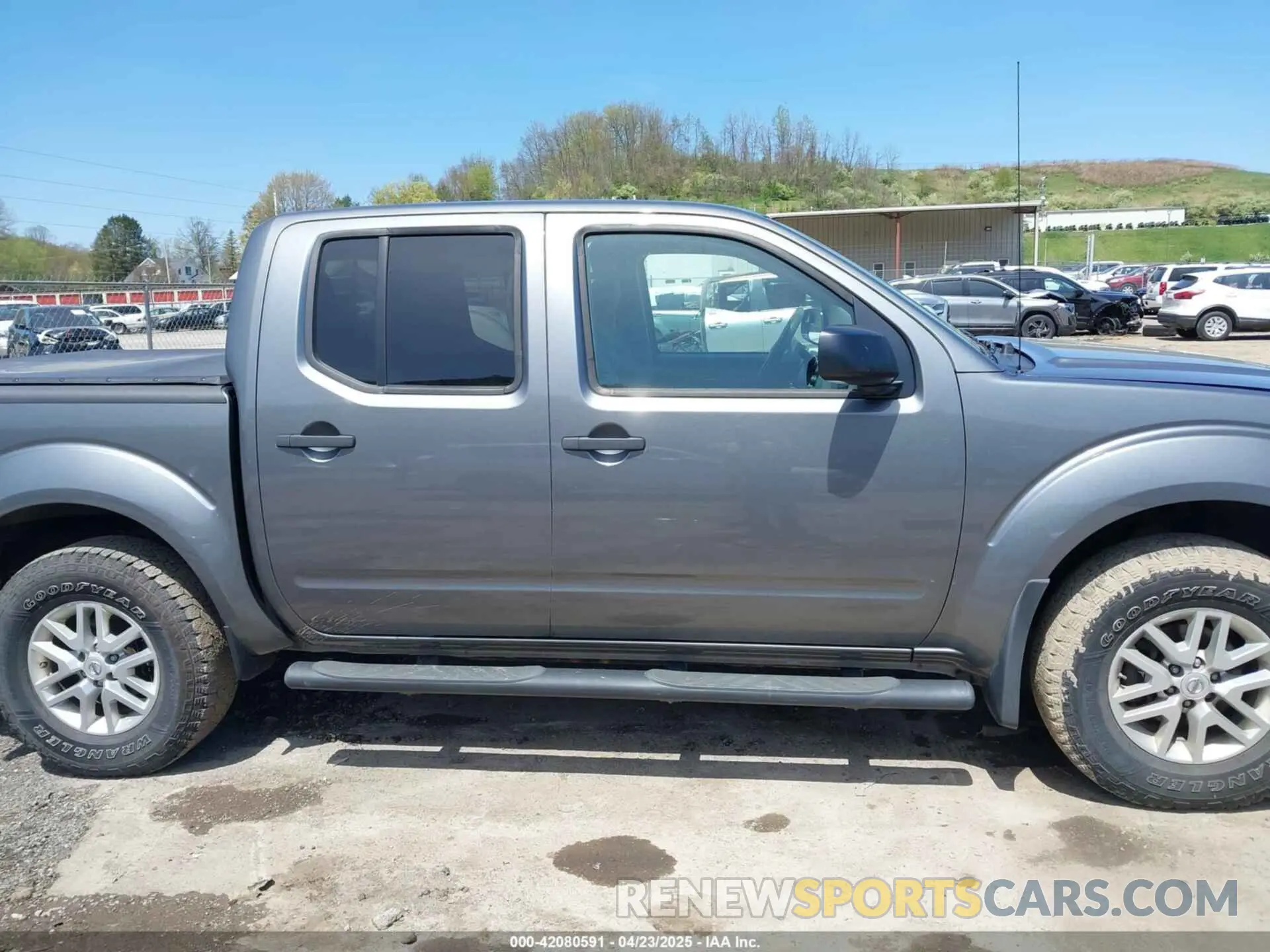 13 Photograph of a damaged car 1N6AD0EV1KN759000 NISSAN FRONTIER 2019